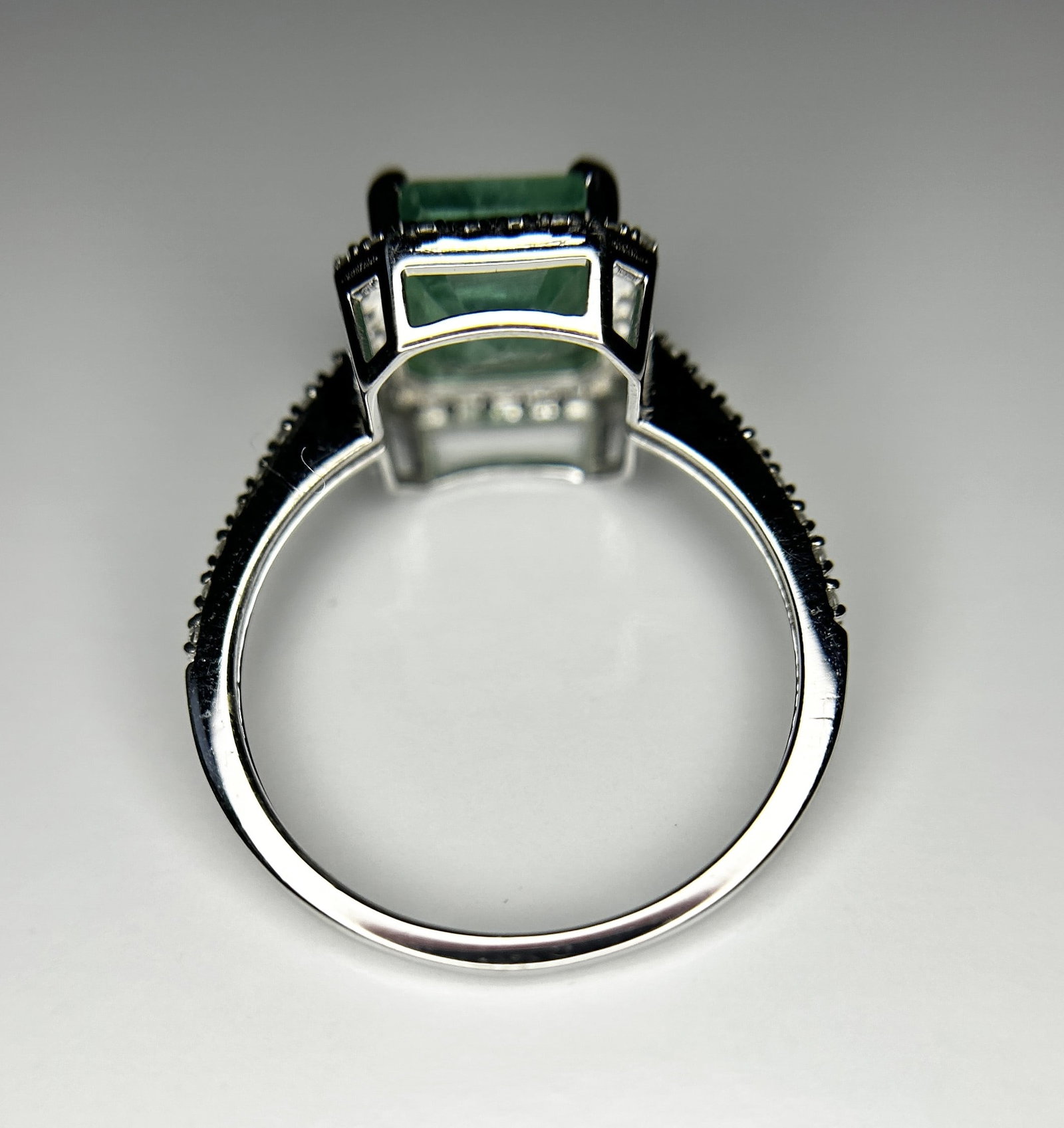 Beautiful 2.59ct Natural Columbian Emerald With Natural Diamonds & 18k Gold - 4