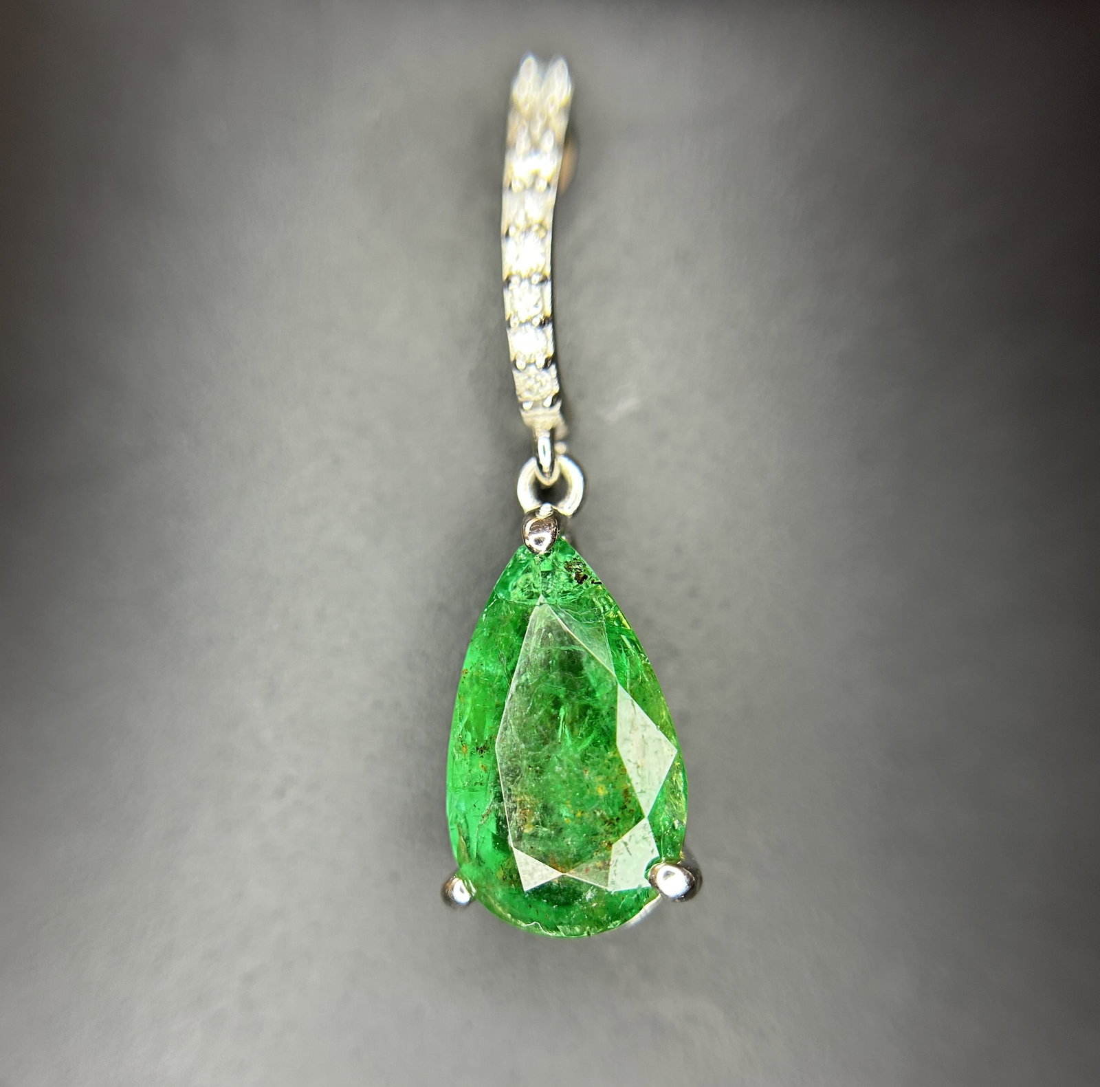 Beautiful 12.27ct Natural Emerald Earrings and Pendant Set With Natural Diamonds & 18k Gold - 11