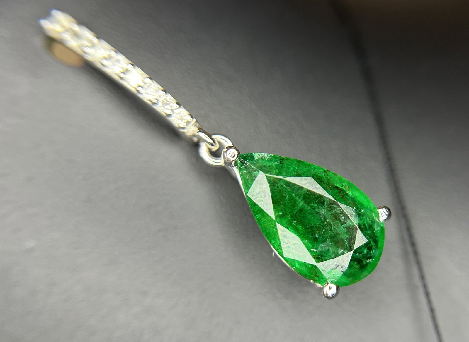 Beautiful 12.27ct Natural Emerald Earrings and Pendant Set With Natural Diamonds & 18k Gold - 14
