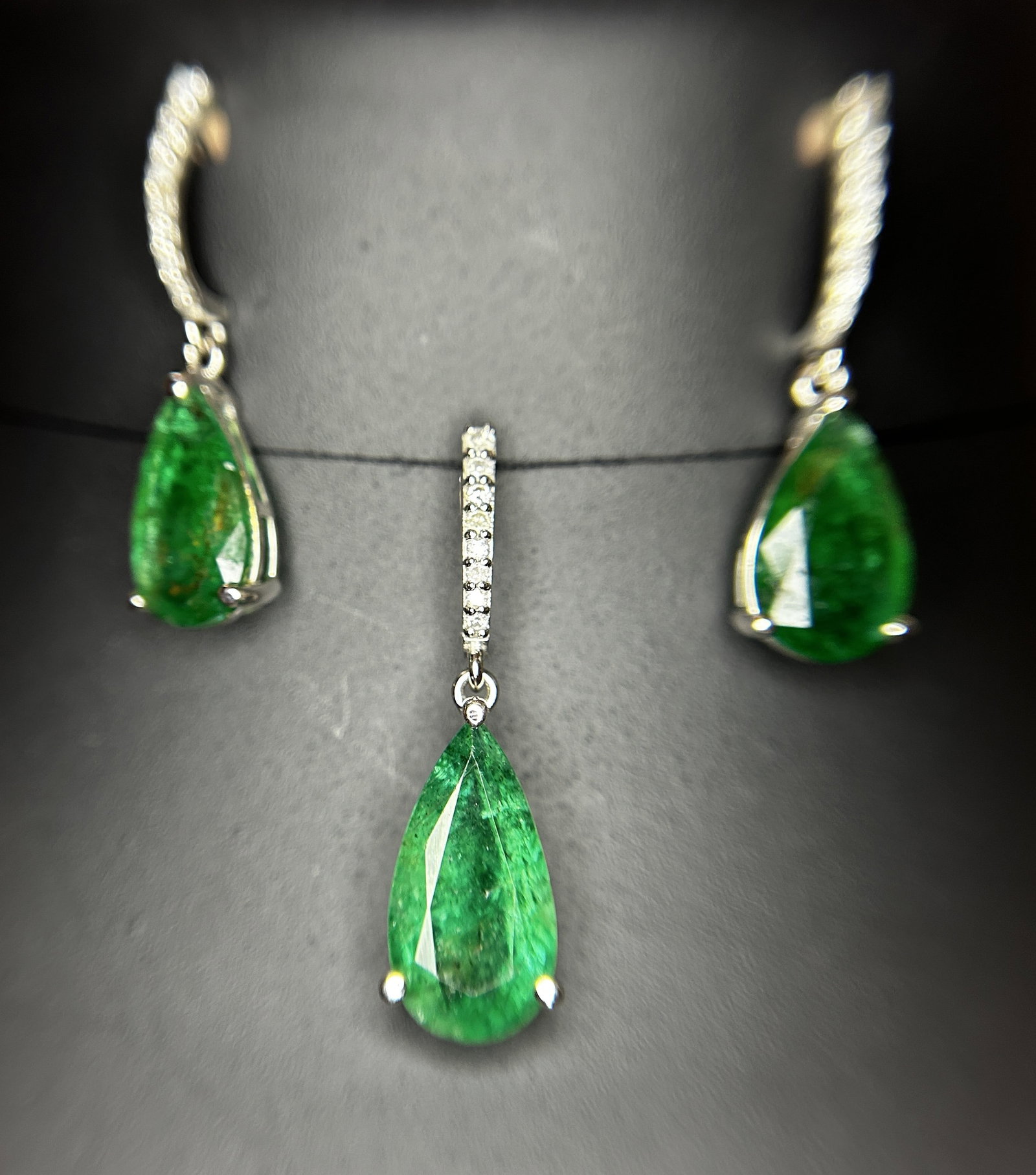 Beautiful 12.27ct Natural Emerald Earrings and Pendant Set With Natural Diamonds & 18k Gold: Title: Beautiful 12.27ct Natural Emerald Earrings and Pendant Set With Natural Diamonds & 18k Gold Description: Beautiful 12.27ct Natural Emerald Earrings and Pendant Set With Natural Diamonds