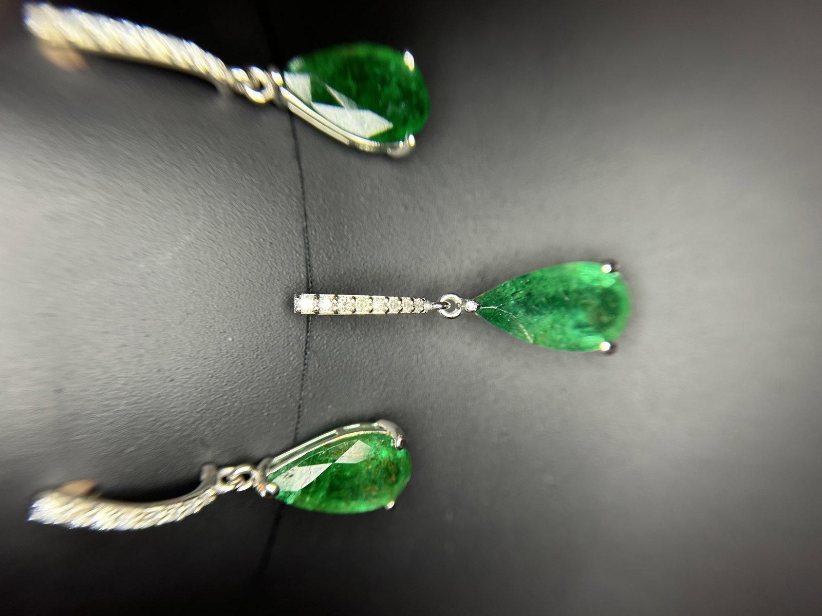 Beautiful 12.27ct Natural Emerald Earrings and Pendant Set With Natural Diamonds & 18k Gold - 2