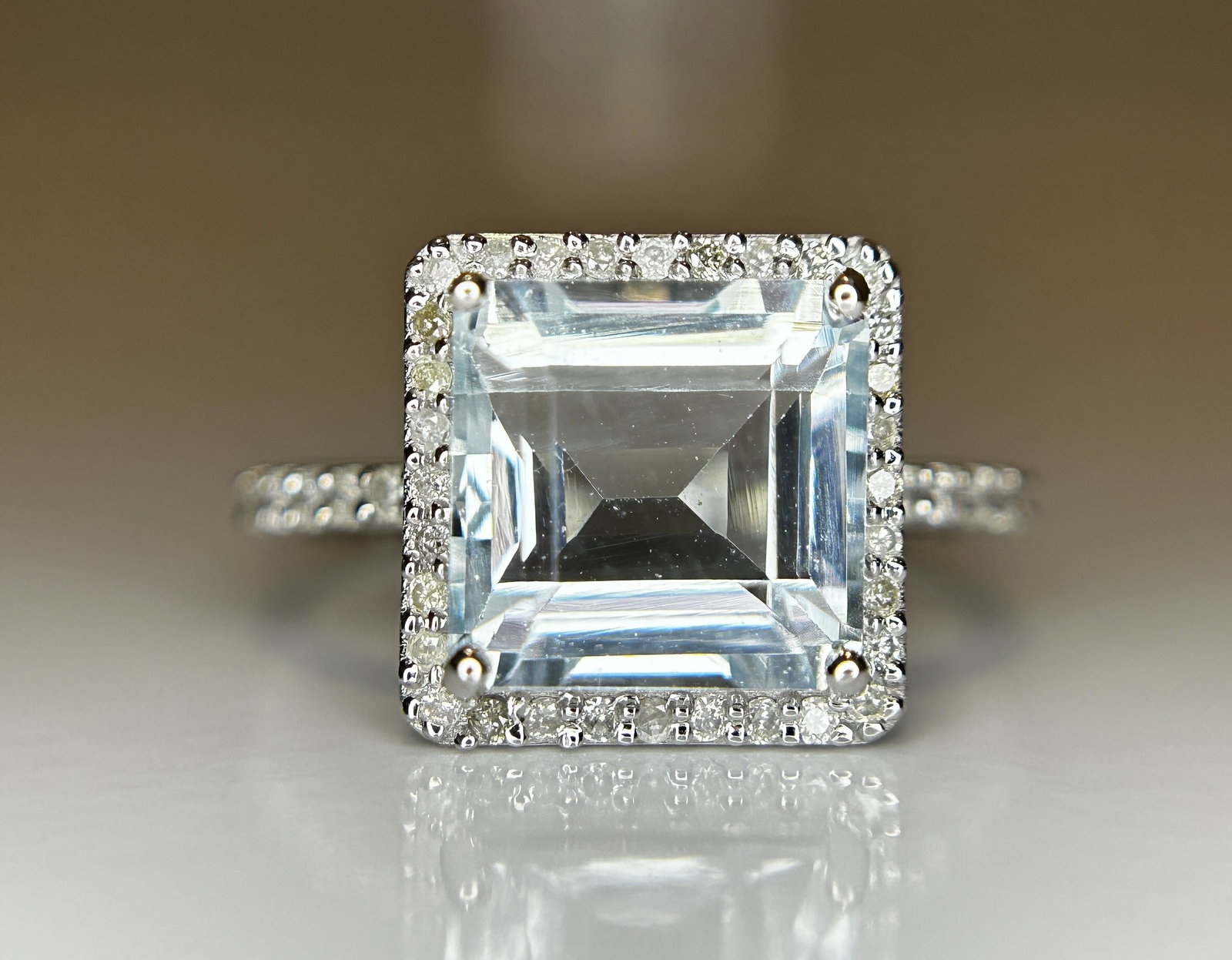 Beautiful 3.55 CT Natural Aquamarine Ring With Natural Diamonds & 18k White Gold - 2