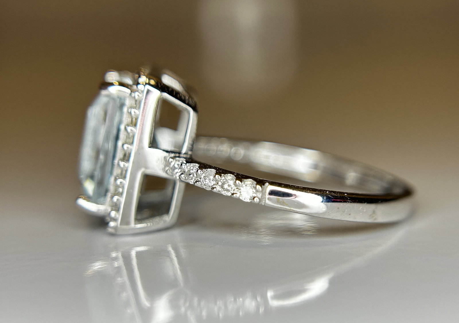 Beautiful 3.55 CT Natural Aquamarine Ring With Natural Diamonds & 18k White Gold - 4