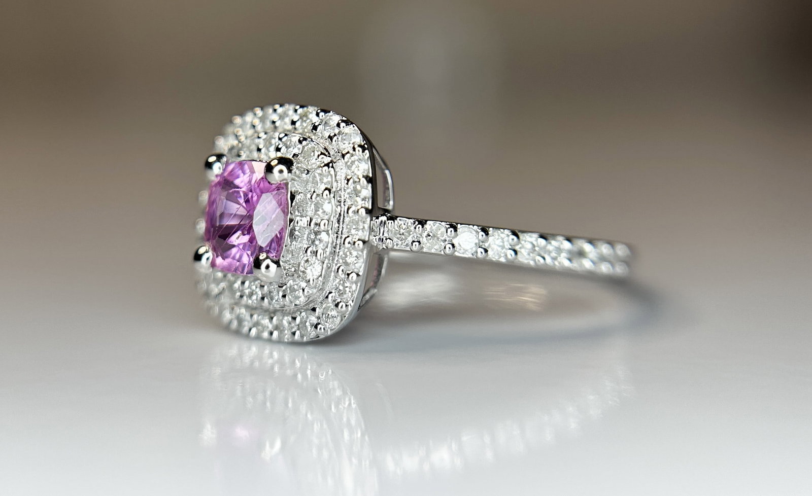 Beautiful 0.63 CT Unheated Ceylon Pink Sapphire With Natural Diamonds & 18k Gold - 3