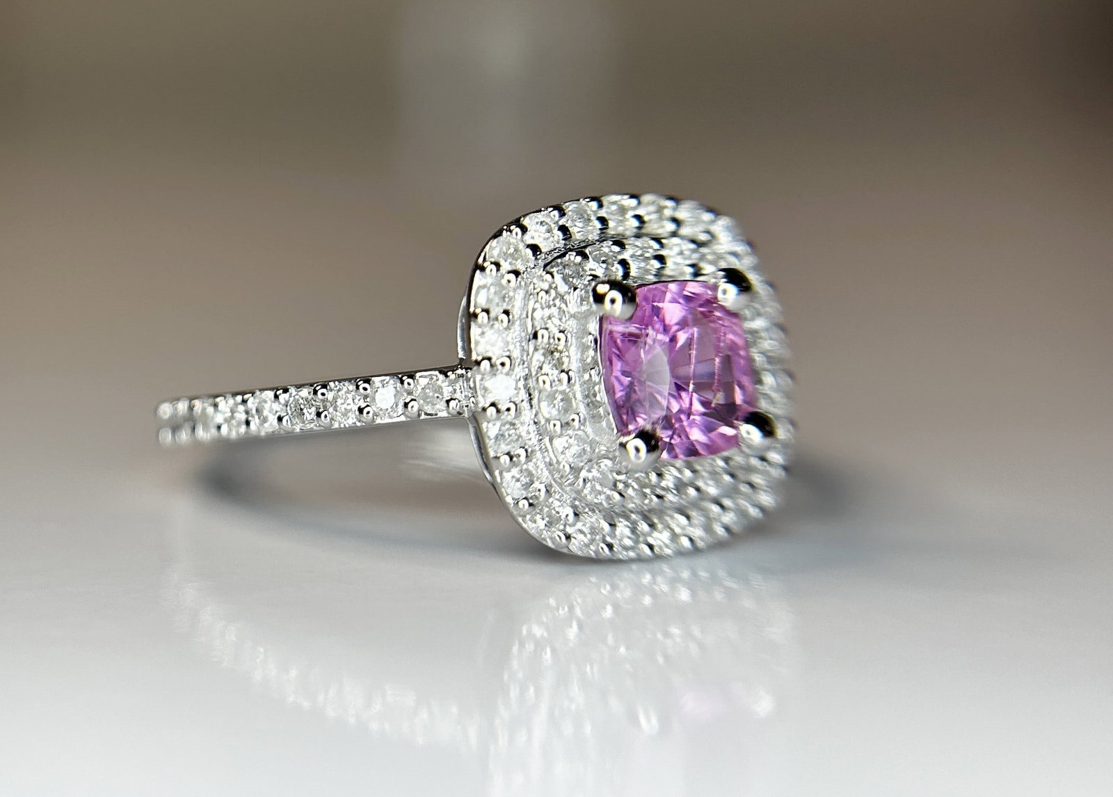 Beautiful 0.63 CT Unheated Ceylon Pink Sapphire With Natural Diamonds & 18k Gold - 7