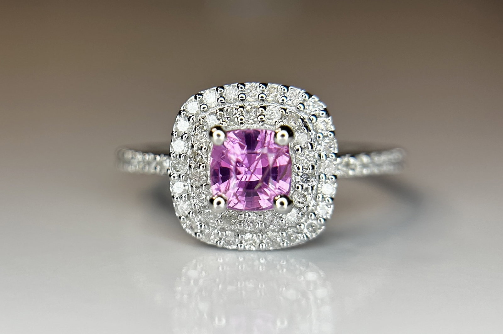 Beautiful 0.63 CT Unheated Ceylon Pink Sapphire With Natural Diamonds & 18k Gold - 8