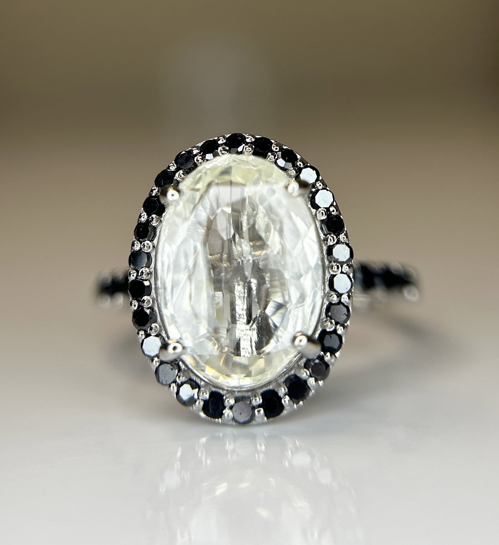 Beautiful 3.56CT Natural Ceylon White Sapphire W Natural Diamonds & 18k Gold - 2