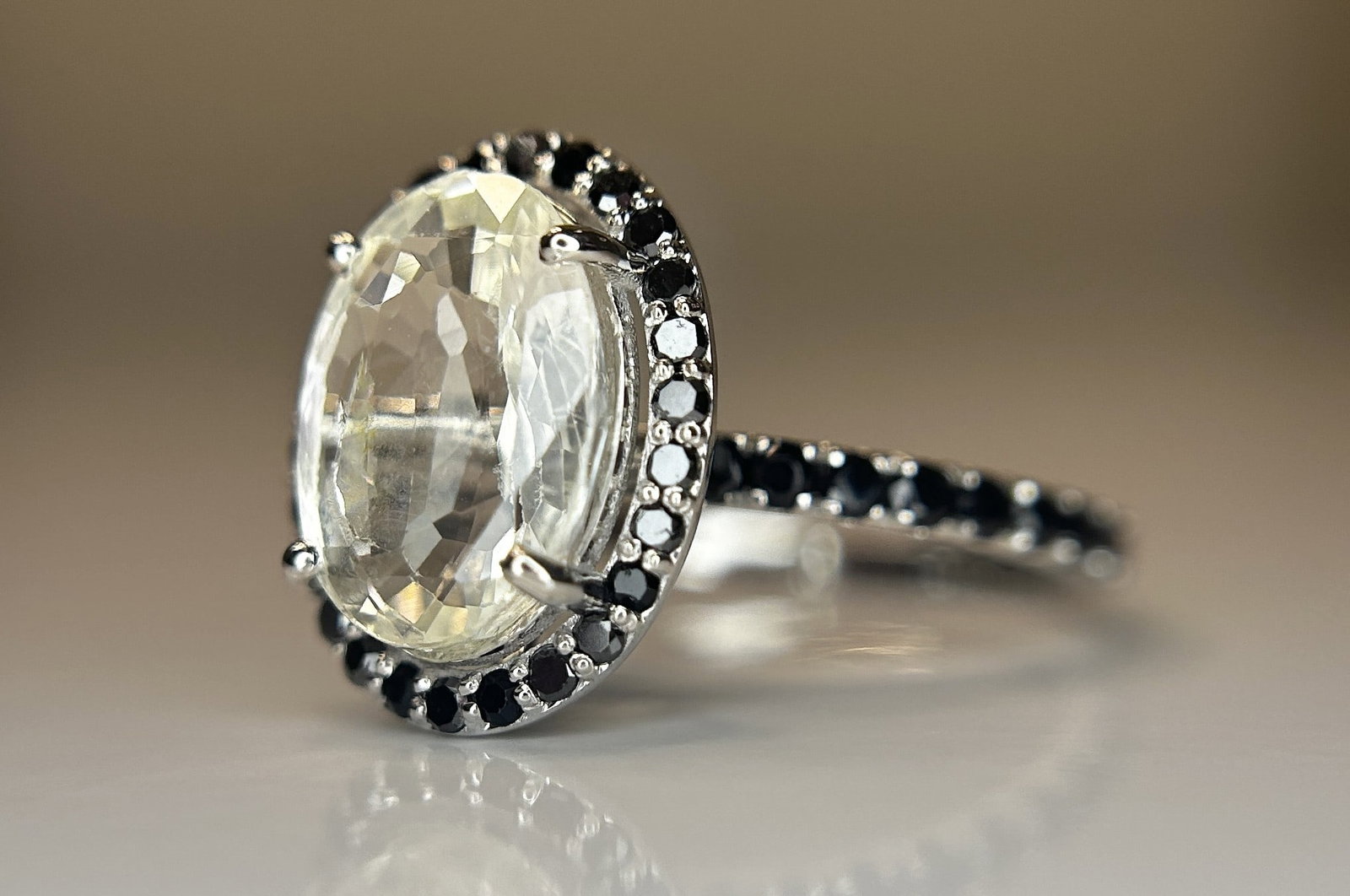 Beautiful 3.56CT Natural Ceylon White Sapphire W Natural Diamonds & 18k Gold - 3