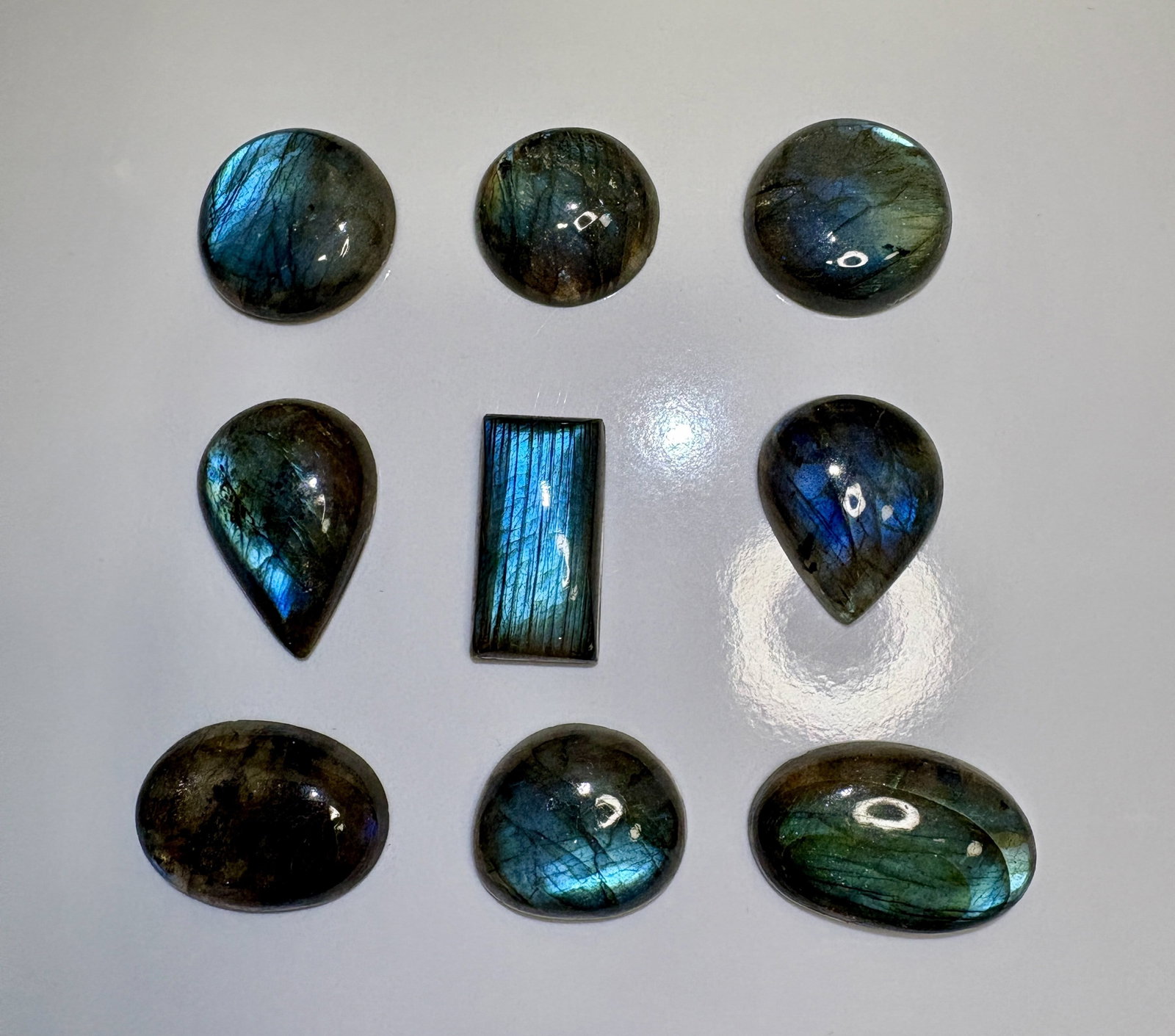243.40ct Labradorite Lot Loose: Title: 243.40ct Labradorite Lot Loose Description: 243.40ct labradorite lot loose Condition: New Delivery option: Collection & Delivery Location: LU5 Category: Jewellery