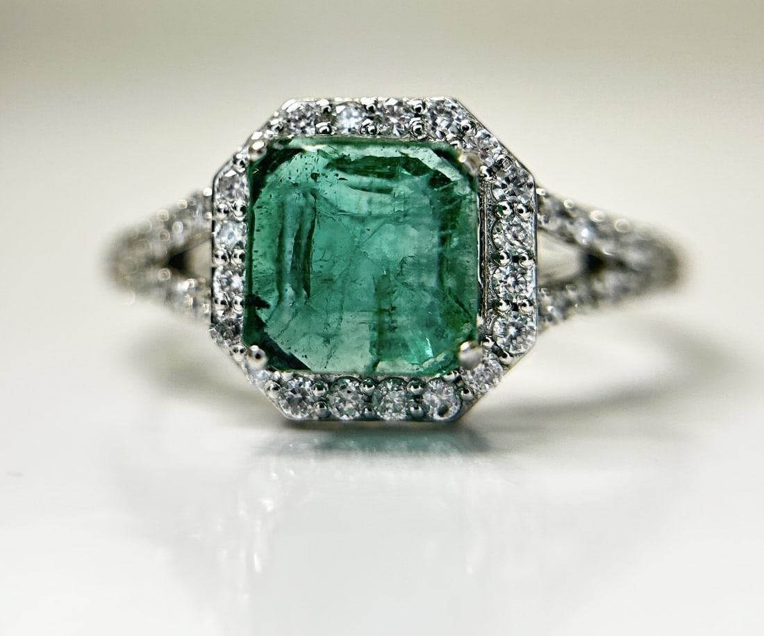 Beautiful 1.64 CT Natural Emerald Ring With Natural Diamonds & Platinum 950: Title: Beautiful 1.64 CT Natural Emerald Ring With Natural Diamonds & Platinum 950 Description: Beautiful Natural Emerald Ring With Diamonds and 18k Gold. Dispatched with Royal Mail 1st