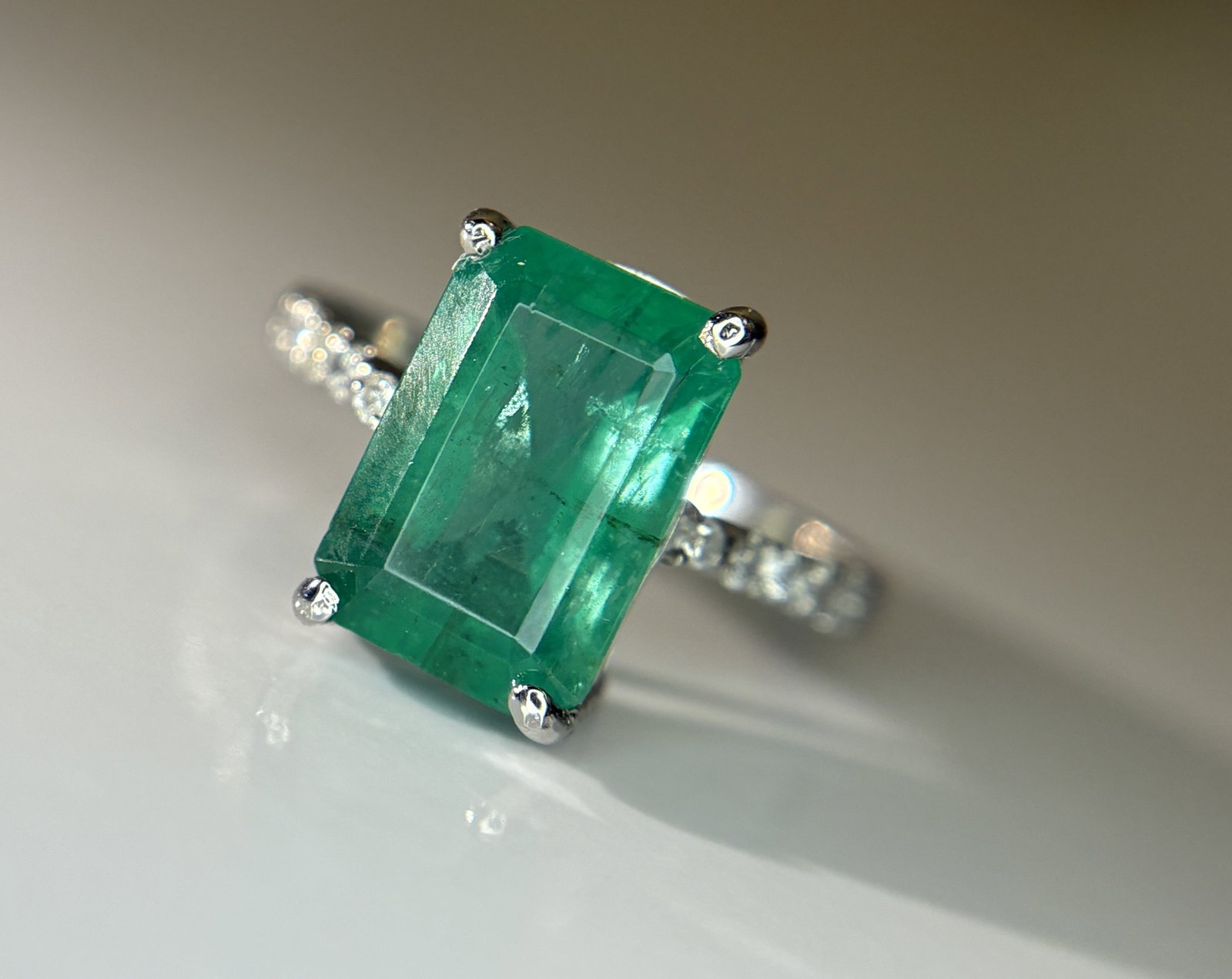 Beautiful 4.00 CT Natural Emerald Ring With Natural Diamonds & Platinum 950 - 7