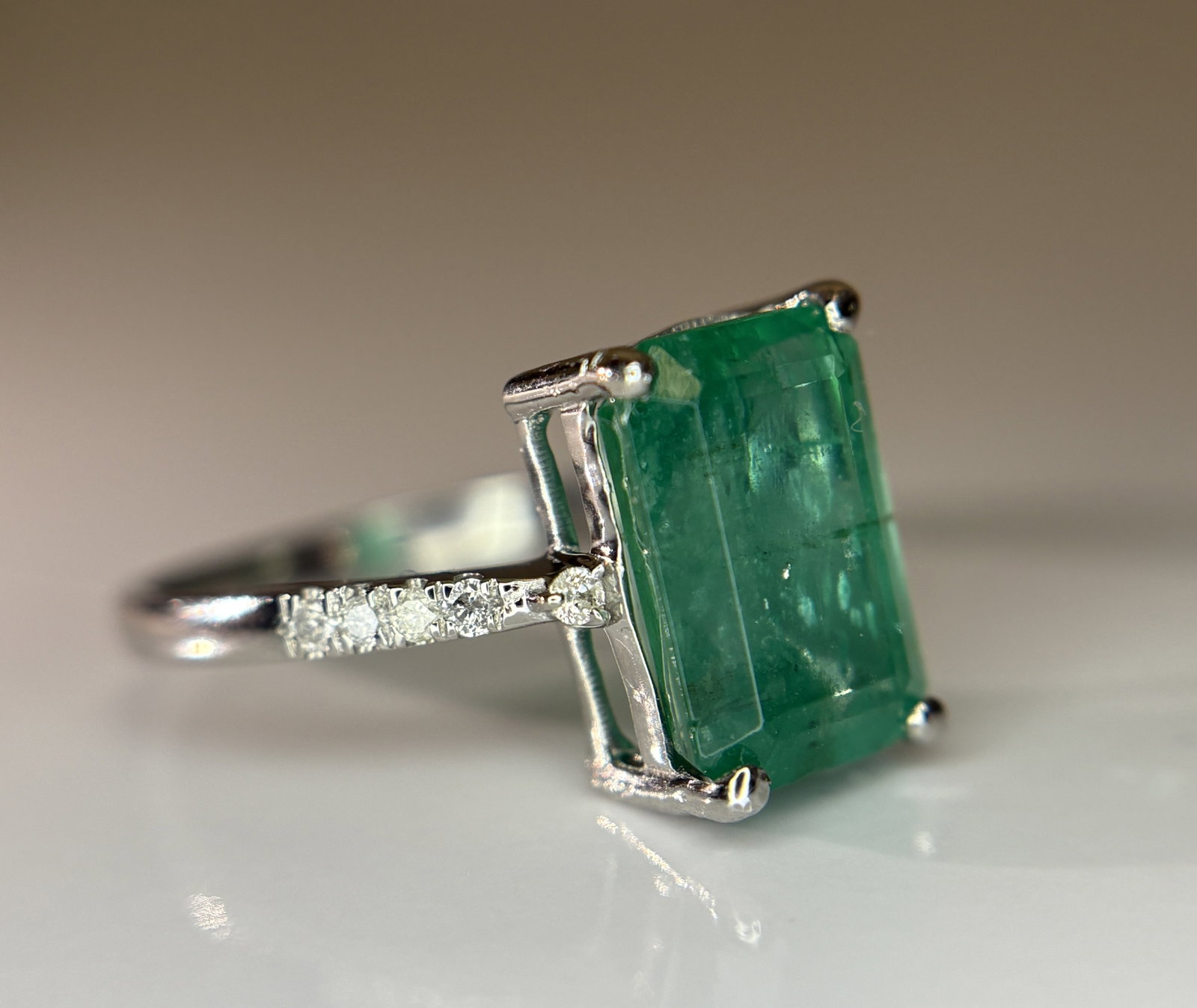 Beautiful 4.00 CT Natural Emerald Ring With Natural Diamonds & Platinum 950 - 9