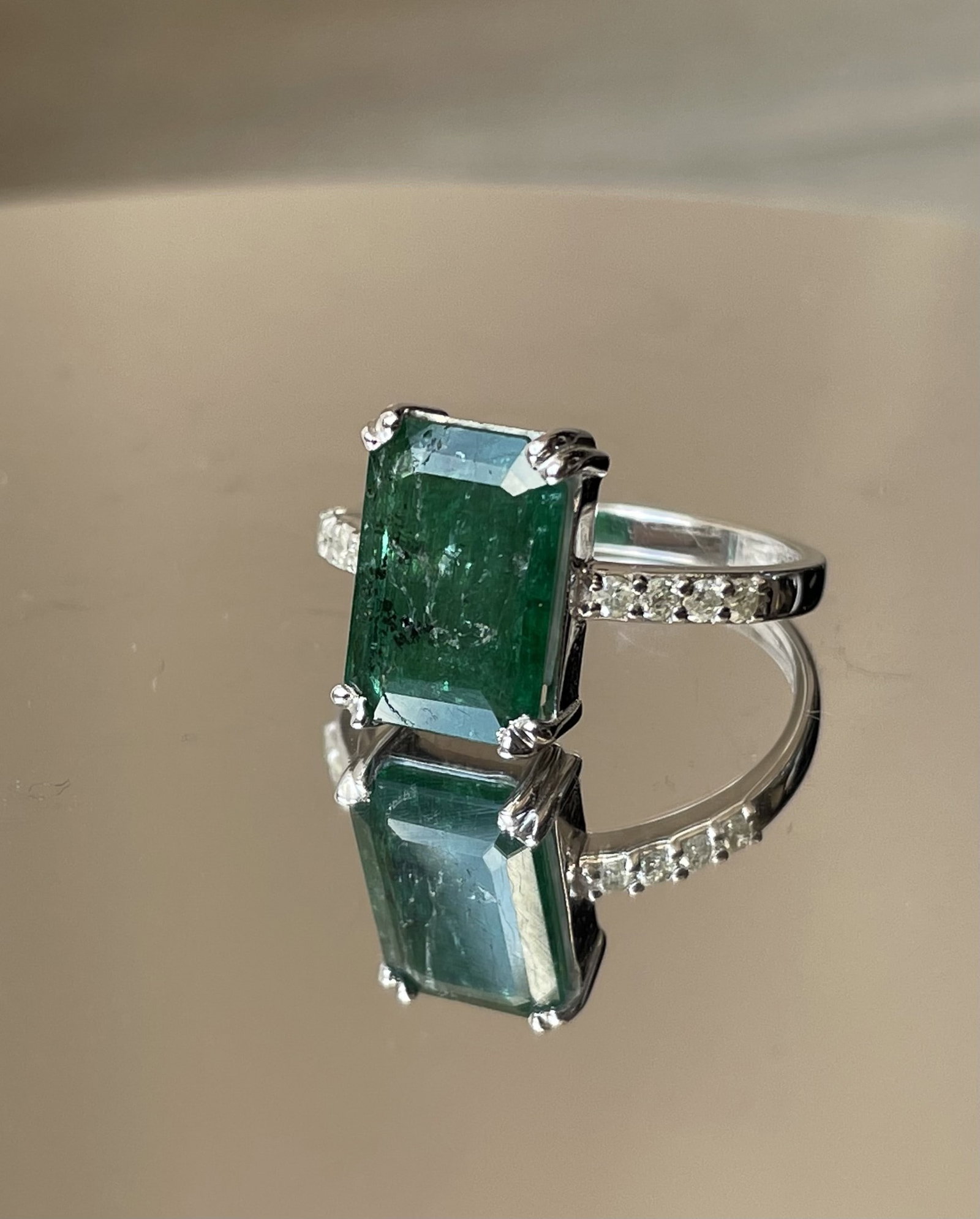Beautiful 3.46 Carats Natural Emerald Ring Natural Diamonds & 18k Gold - 2