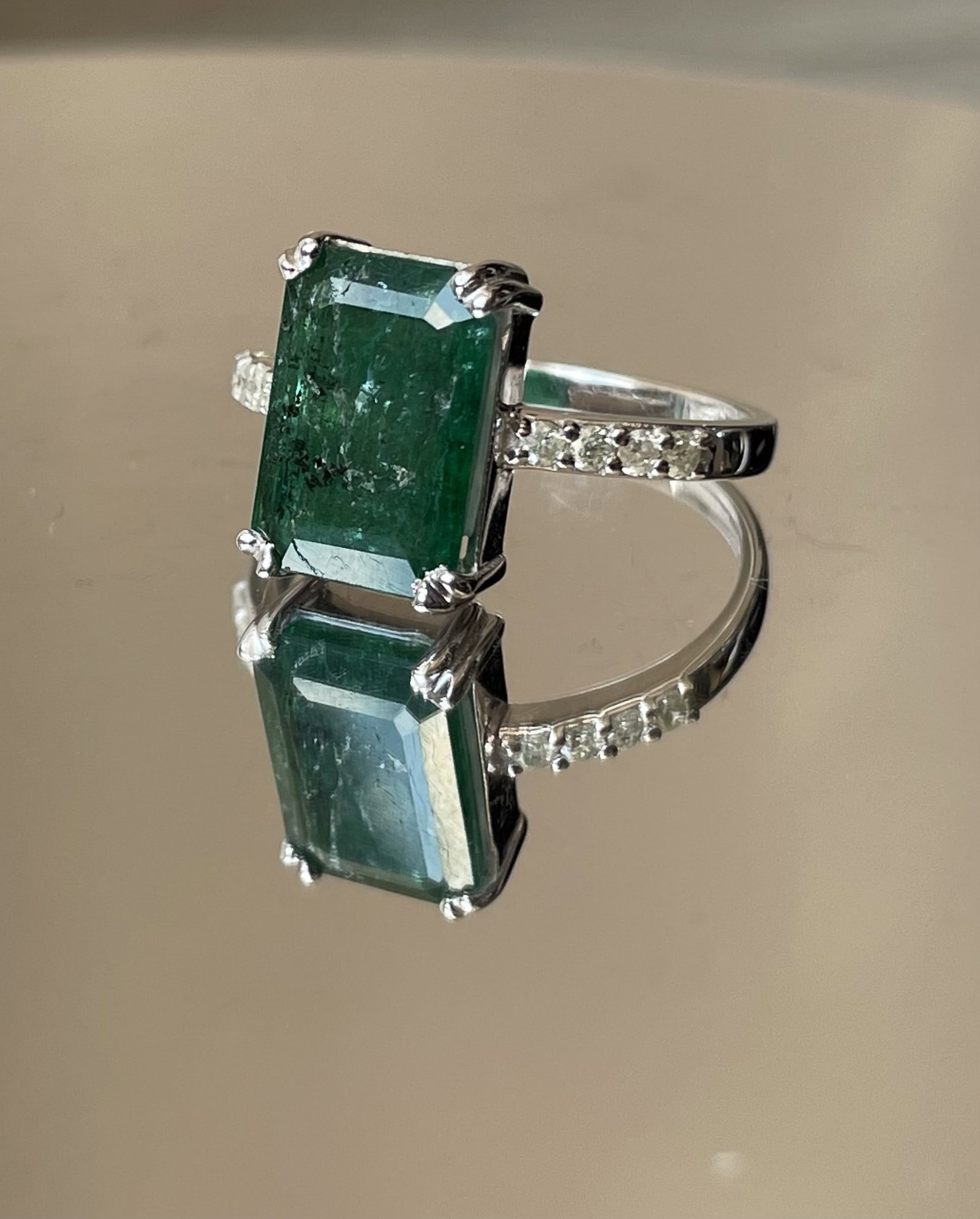 Beautiful 3.46 Carats Natural Emerald Ring Natural Diamonds & 18k Gold - 3