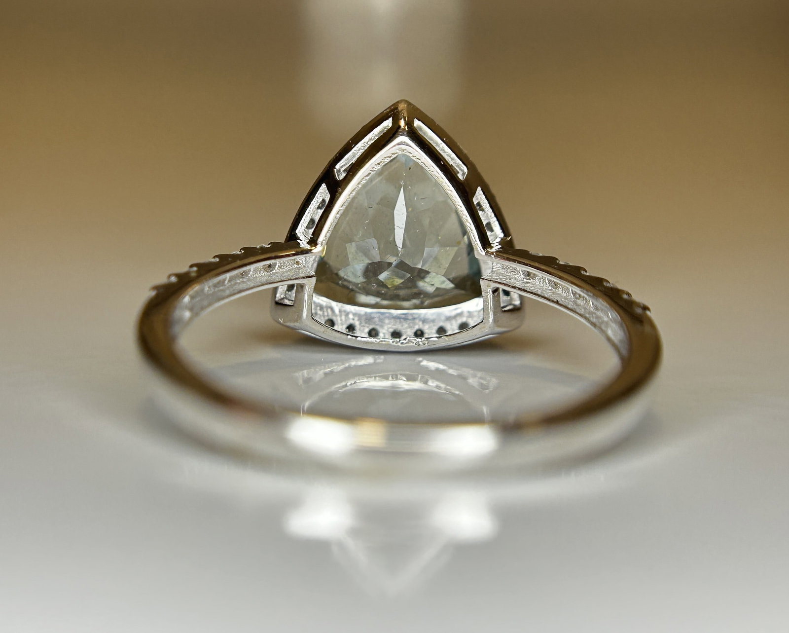Beautiful 1.86 CT Natural Aquamarine Ring With Natural Diamonds & 18k White Gold - 3