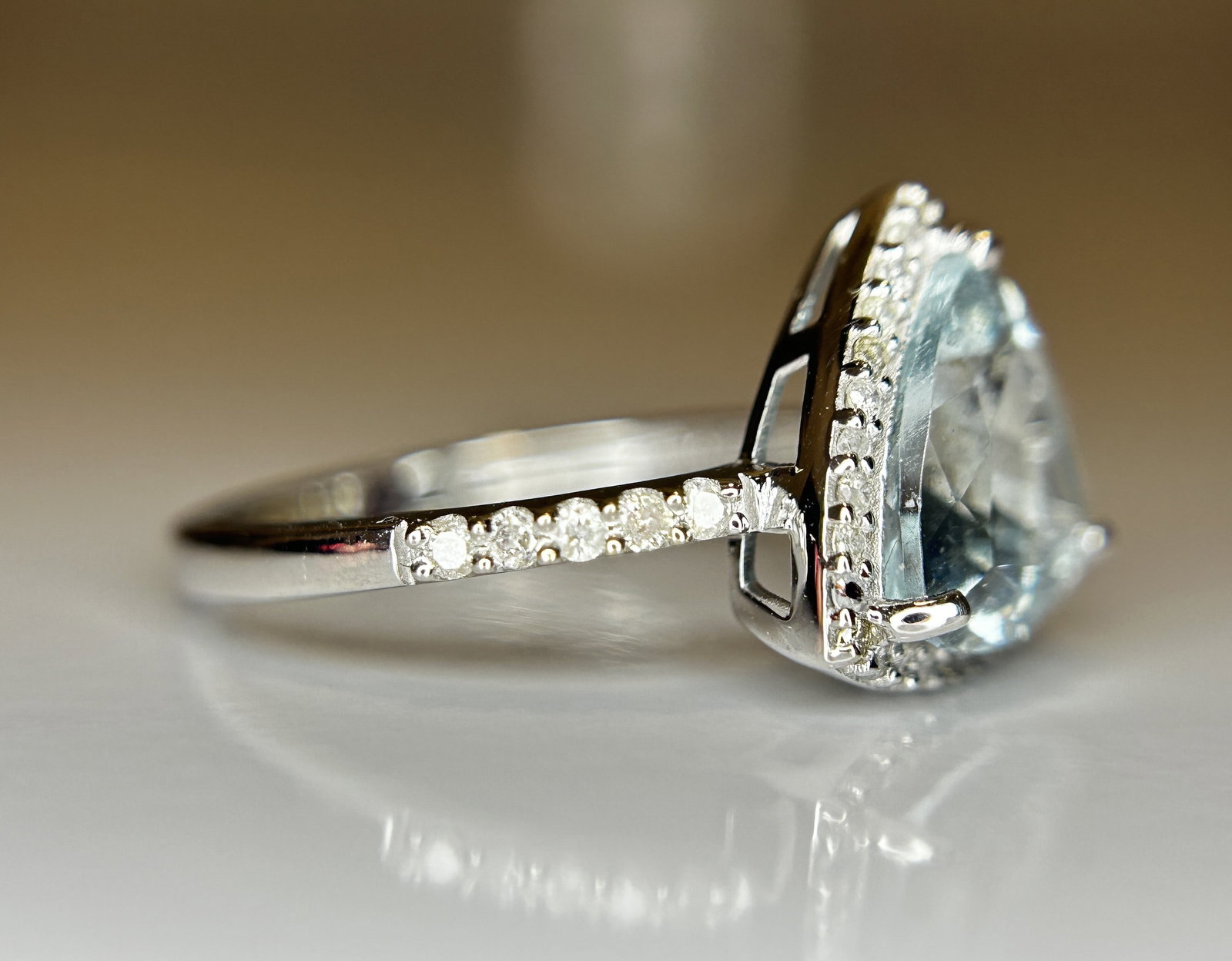 Beautiful 1.86 CT Natural Aquamarine Ring With Natural Diamonds & 18k White Gold - 5