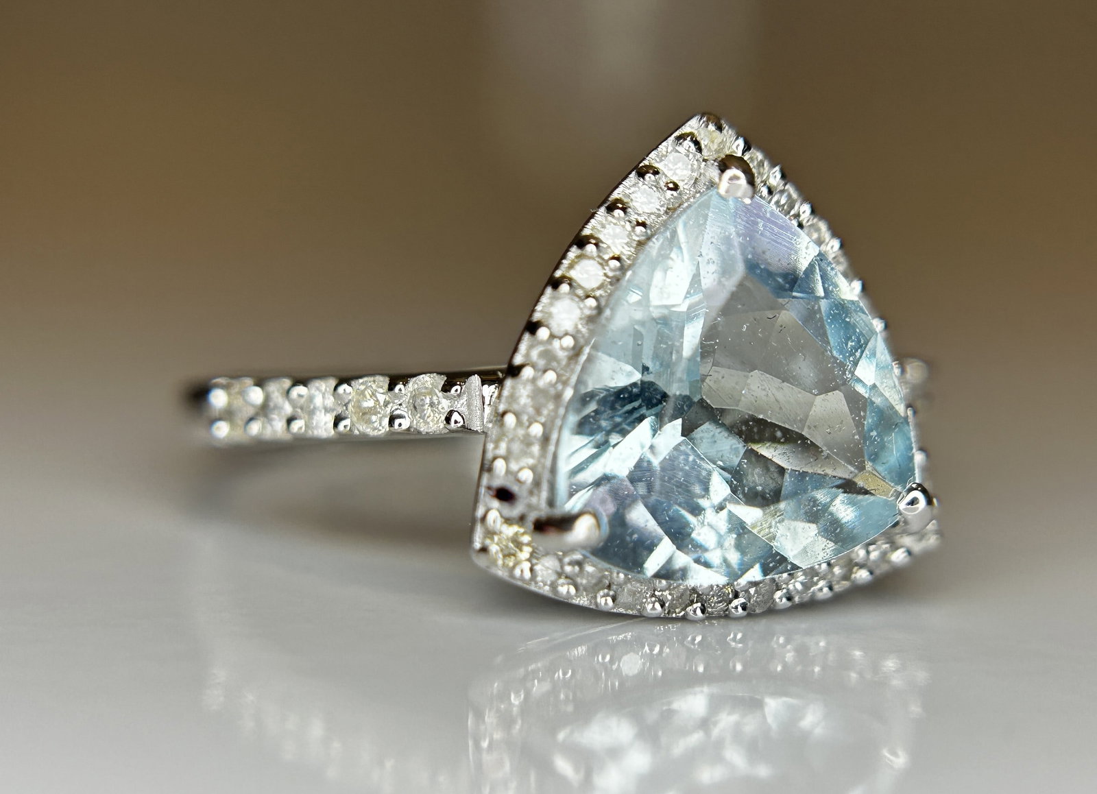 Beautiful 1.86 CT Natural Aquamarine Ring With Natural Diamonds & 18k White Gold - 6