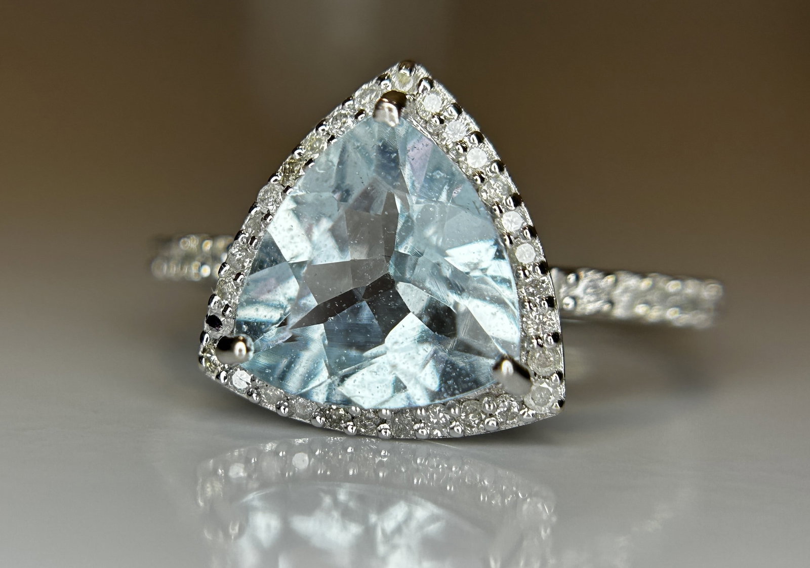Beautiful 1.86 CT Natural Aquamarine Ring With Natural Diamonds & 18k White Gold - 7