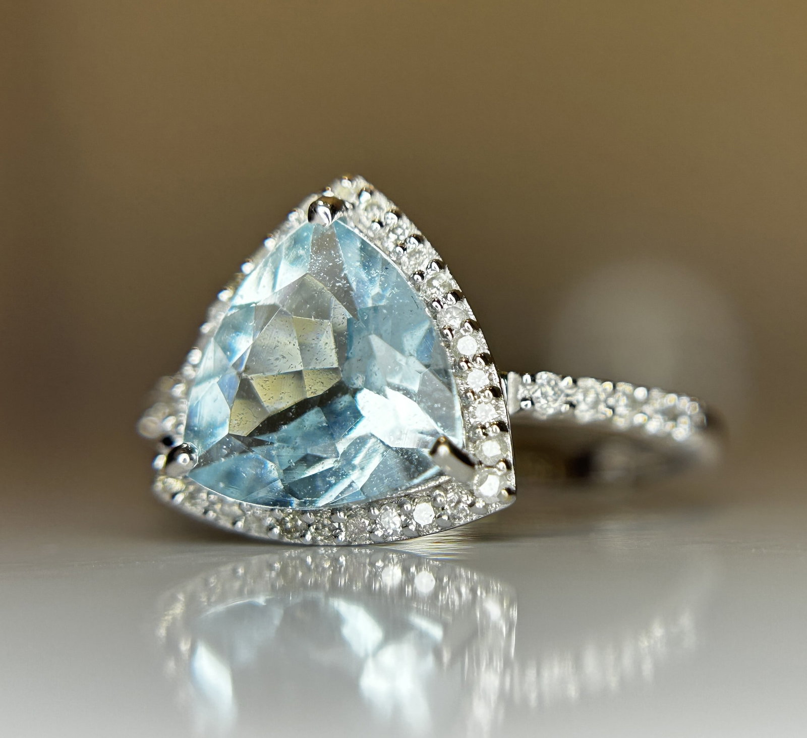 Beautiful 1.86 CT Natural Aquamarine Ring With Natural Diamonds & 18k White Gold - 8