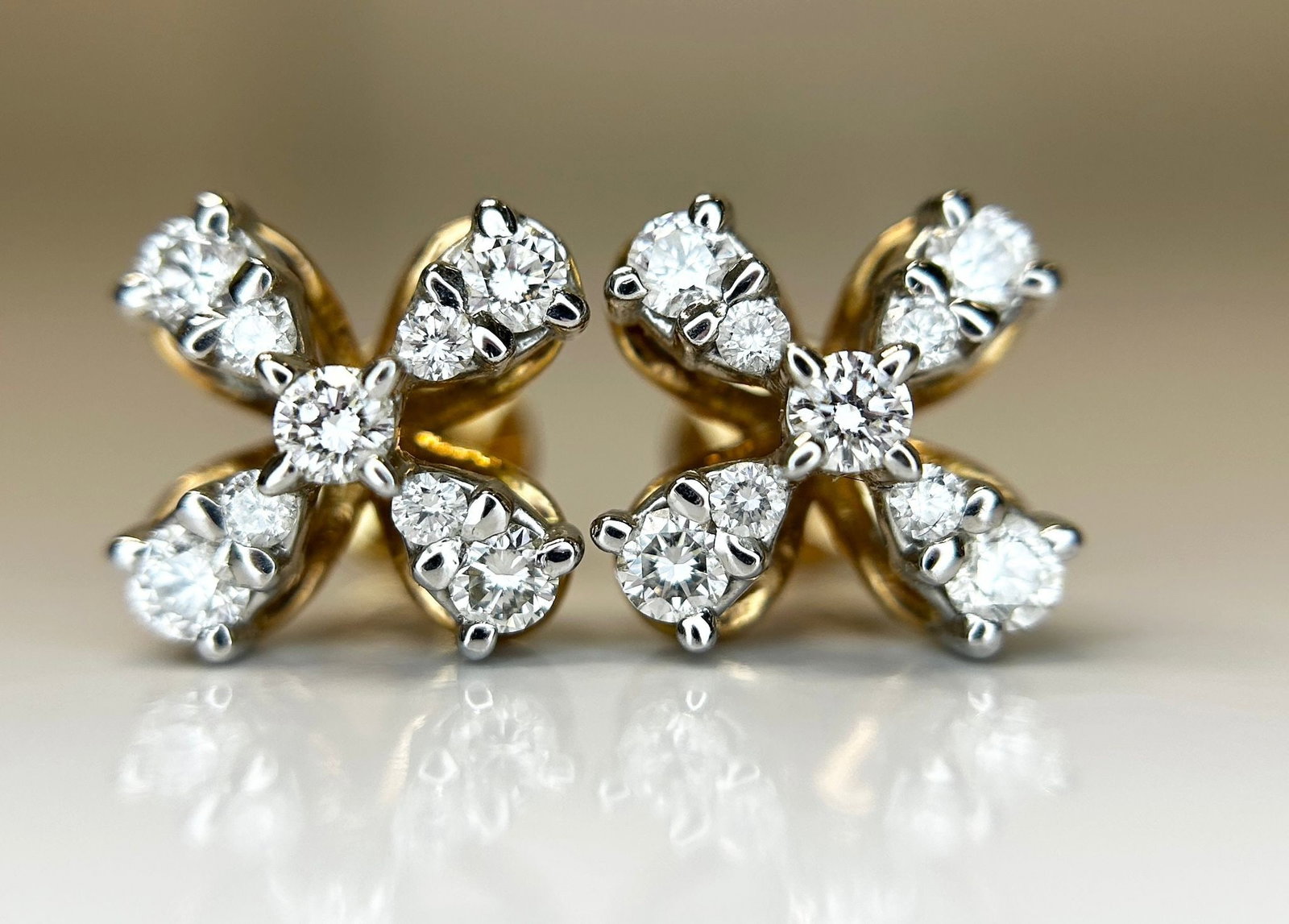 Beautiful 0.80 CT Round VVS Natural Diamond Stud Earrings 18k White Gold - 3