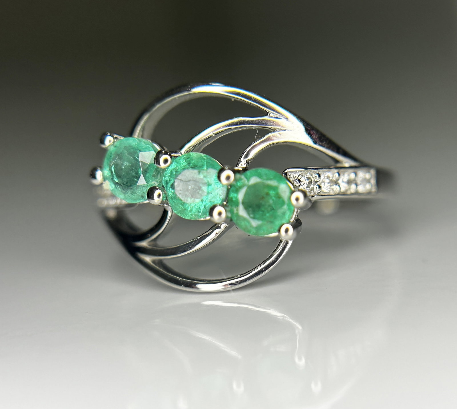 Beautiful 0.61Ct Natural Emerald Ring With Natural Diamonds & Platinum 950 - 2