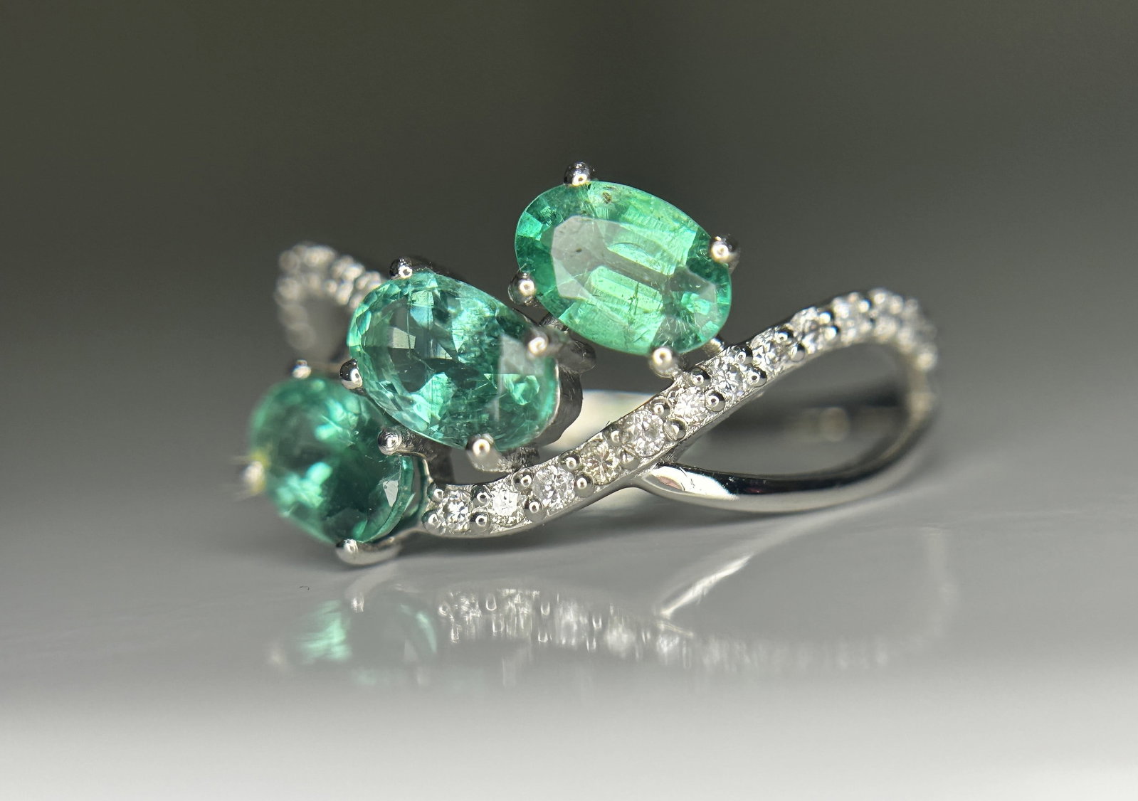 Beautiful 1.50 CT Natural Emerald Ring With Natural Diamonds & Platinum 950 - 3