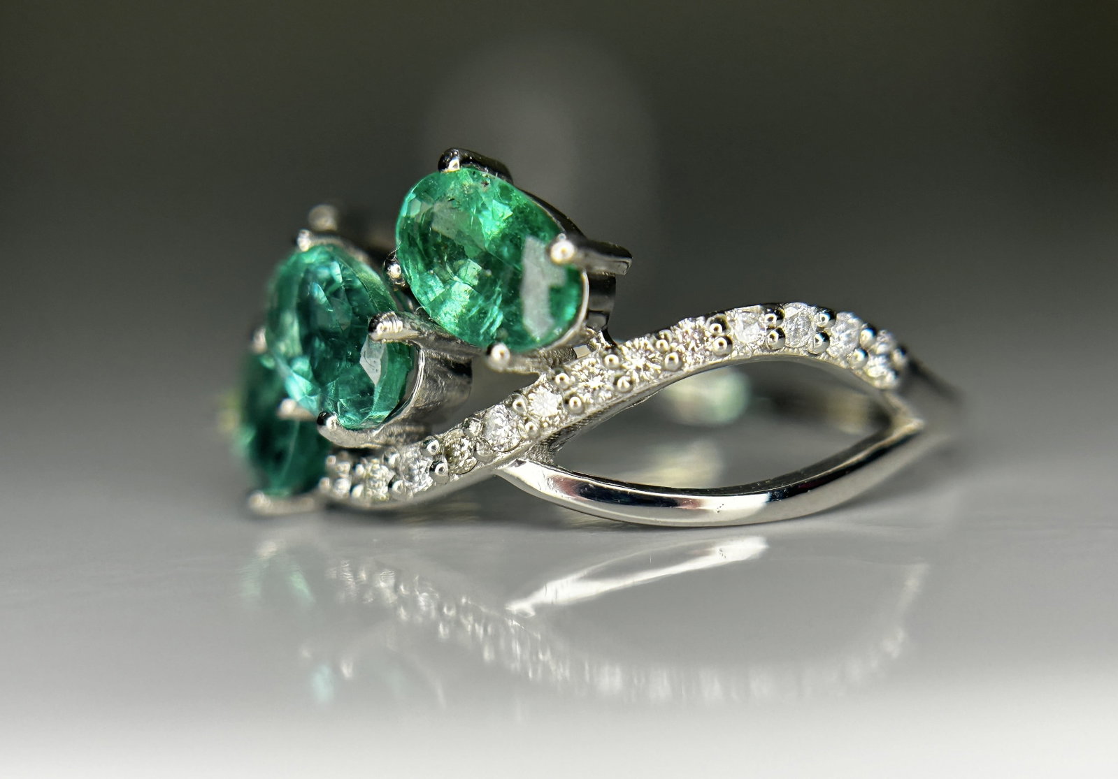 Beautiful 1.50 CT Natural Emerald Ring With Natural Diamonds & Platinum 950 - 4