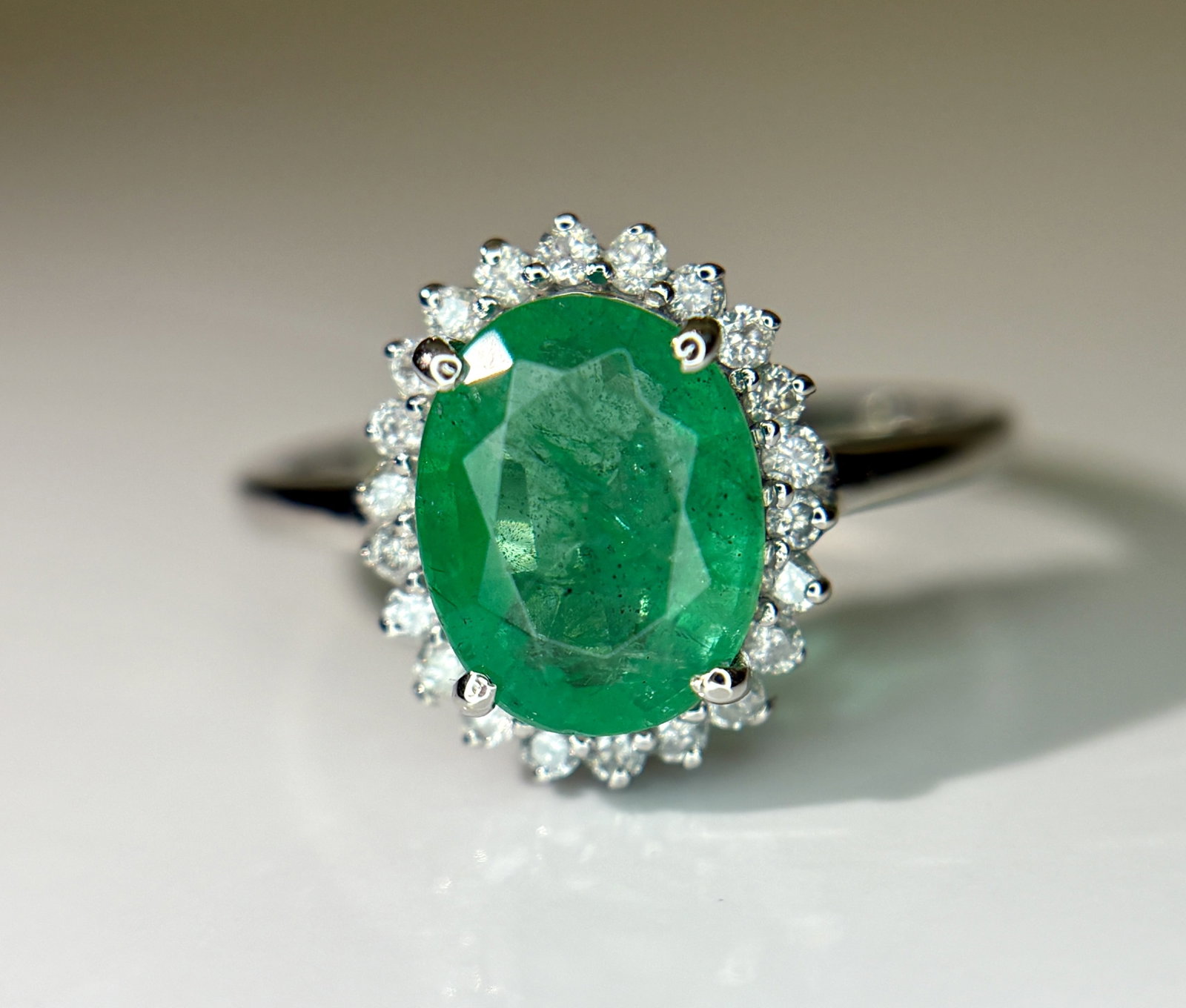 Beautiful 2.30 CT Natural Emerald Ring With Natural Diamonds & Platinum 950 - 2