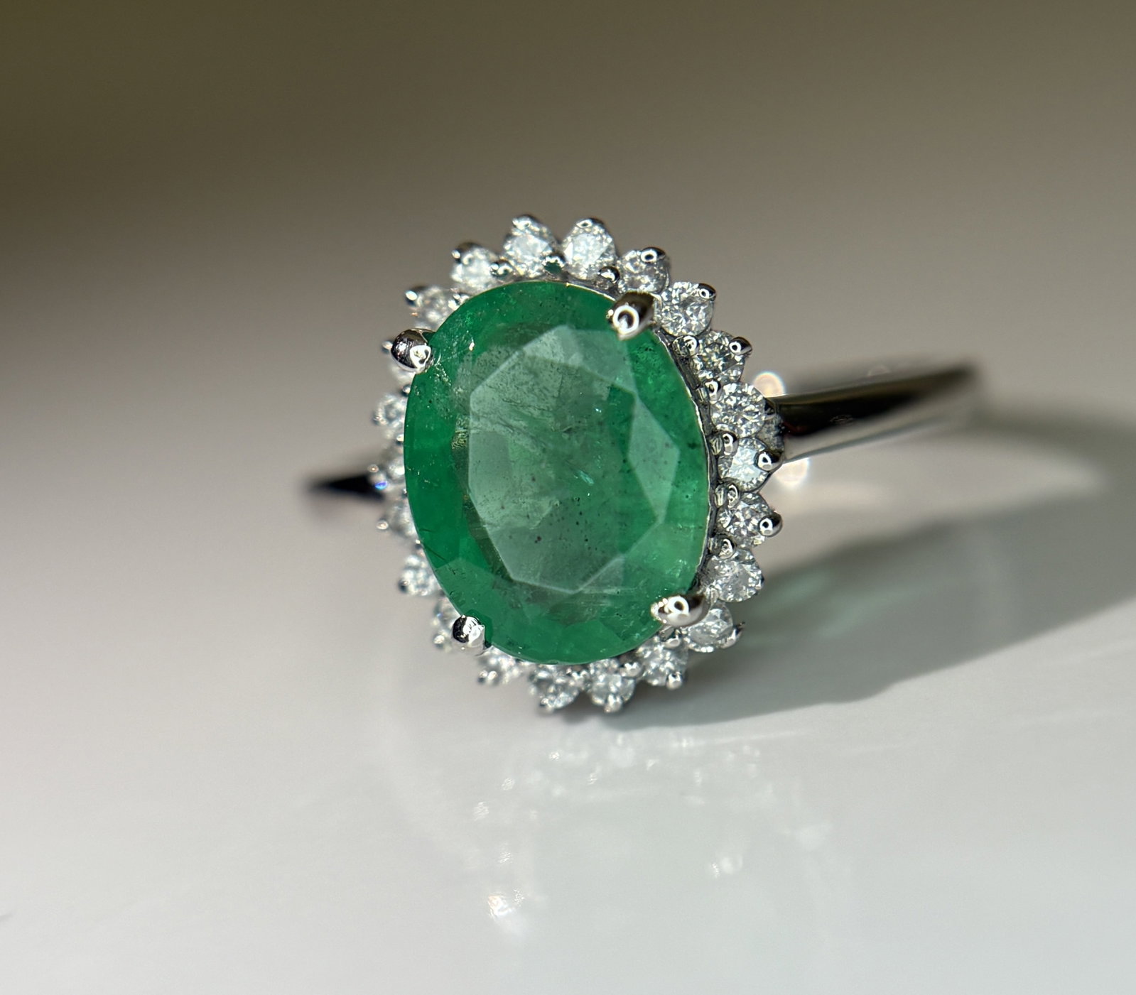 Beautiful 2.30 CT Natural Emerald Ring With Natural Diamonds & Platinum 950 - 3