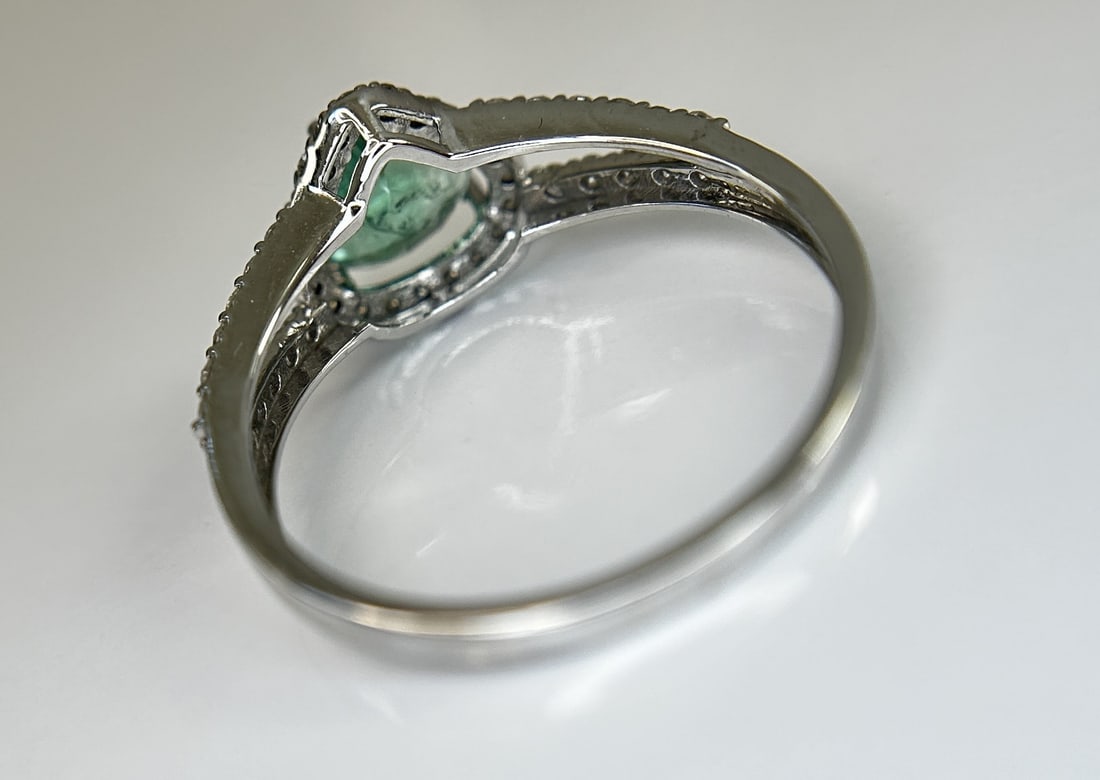 Beautiful Natural Emerald 0.66 CT With Natural Diamonds & 18k Gold - 5