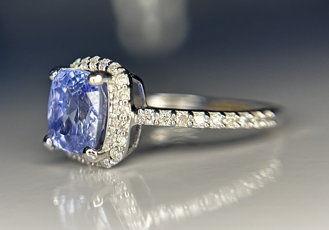 Beautiful 2.79CT Unheated Ceylon Blue Sapphire With Natural Diamonds & 18k Gold - 4