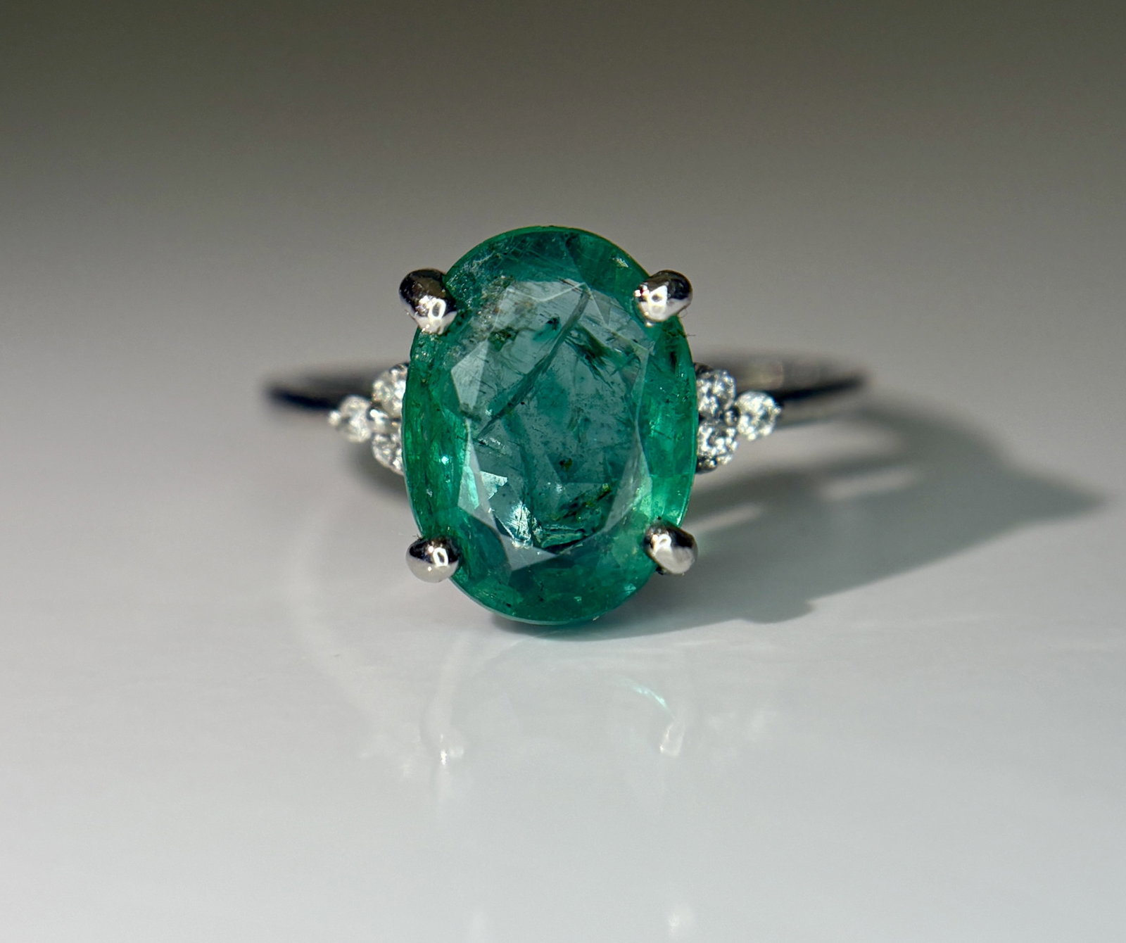Beautiful 2.77 CT Natural Emerald Ring With Natural Diamonds & Platinum 950: Title: Beautiful 2.77 CT Natural Emerald Ring With Natural Diamonds & Platinum 950 Description: Beautiful 2.77 CT Natural Emerald Ring With Natural Diamonds & Platinum 950 Description: Total