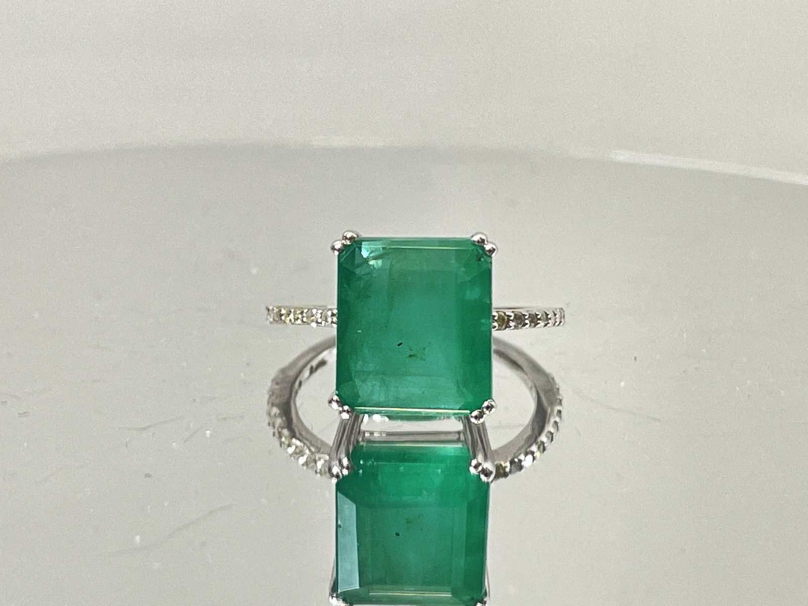 Beautiful 7.19CT Natural Emerald With Natural Diamonds & 18k White Gold - 2