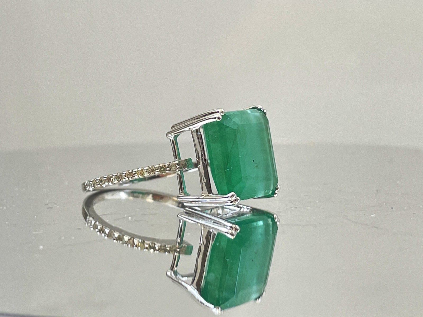 Beautiful 7.19CT Natural Emerald With Natural Diamonds & 18k White Gold - 5