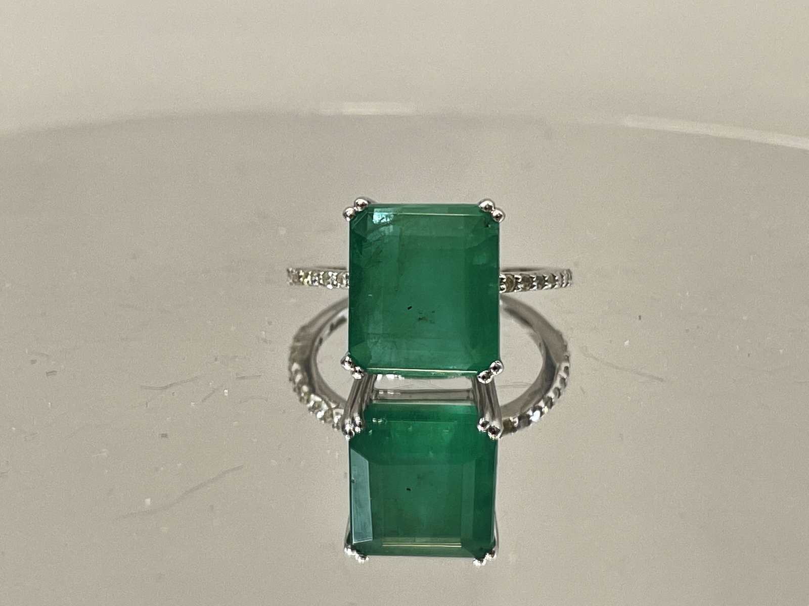 Beautiful 7.19CT Natural Emerald With Natural Diamonds & 18k White Gold - 7
