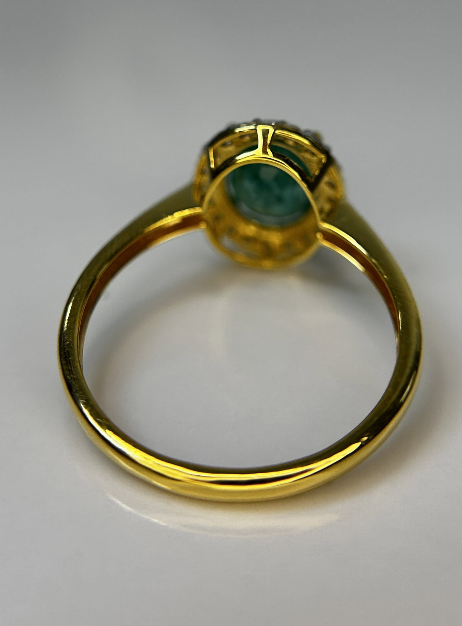 Beautiful Natural Emerald 1.52 CT With Natural Diamonds & 18k Gold - 4