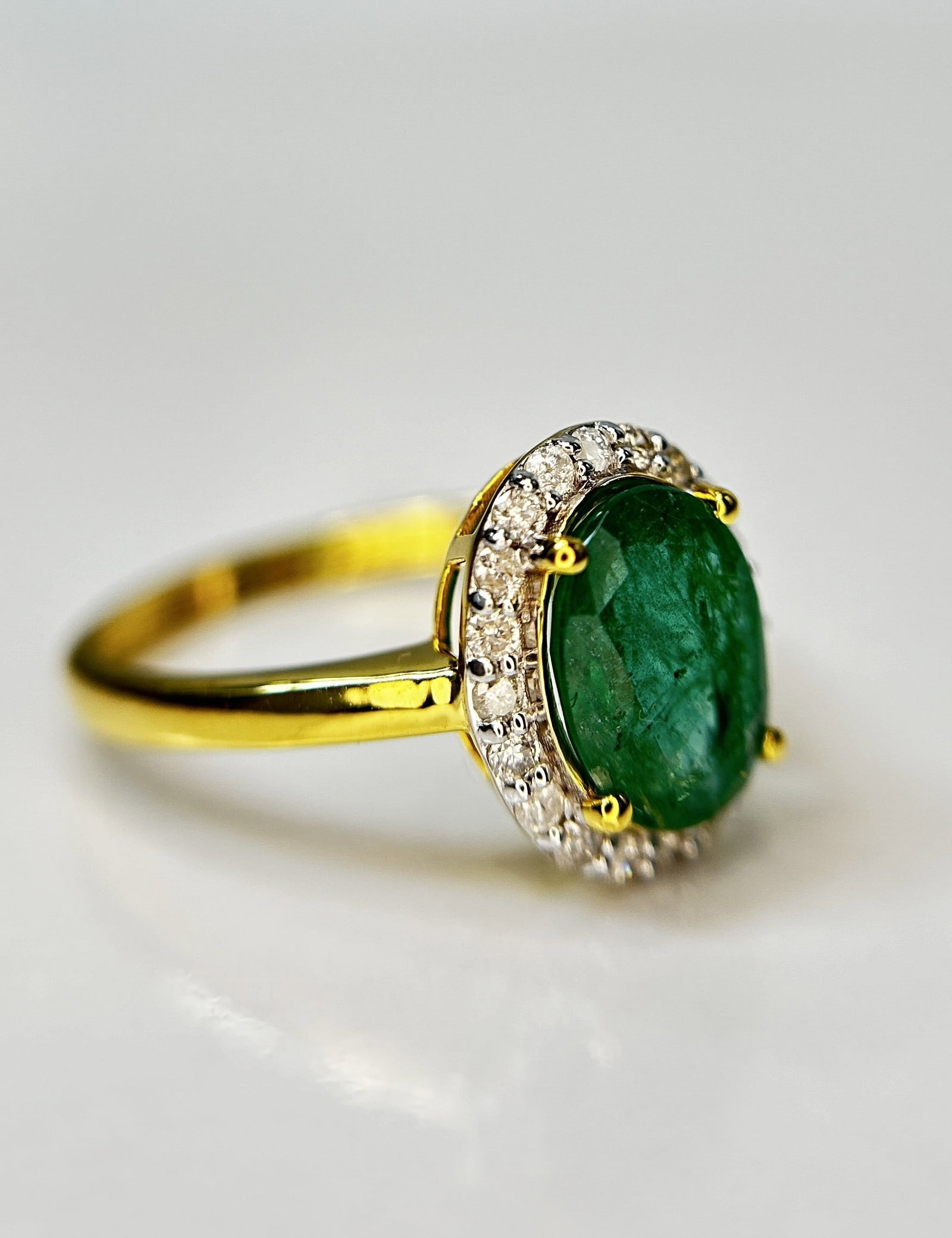 Beautiful Natural Emerald 1.52 CT With Natural Diamonds & 18k Gold - 5