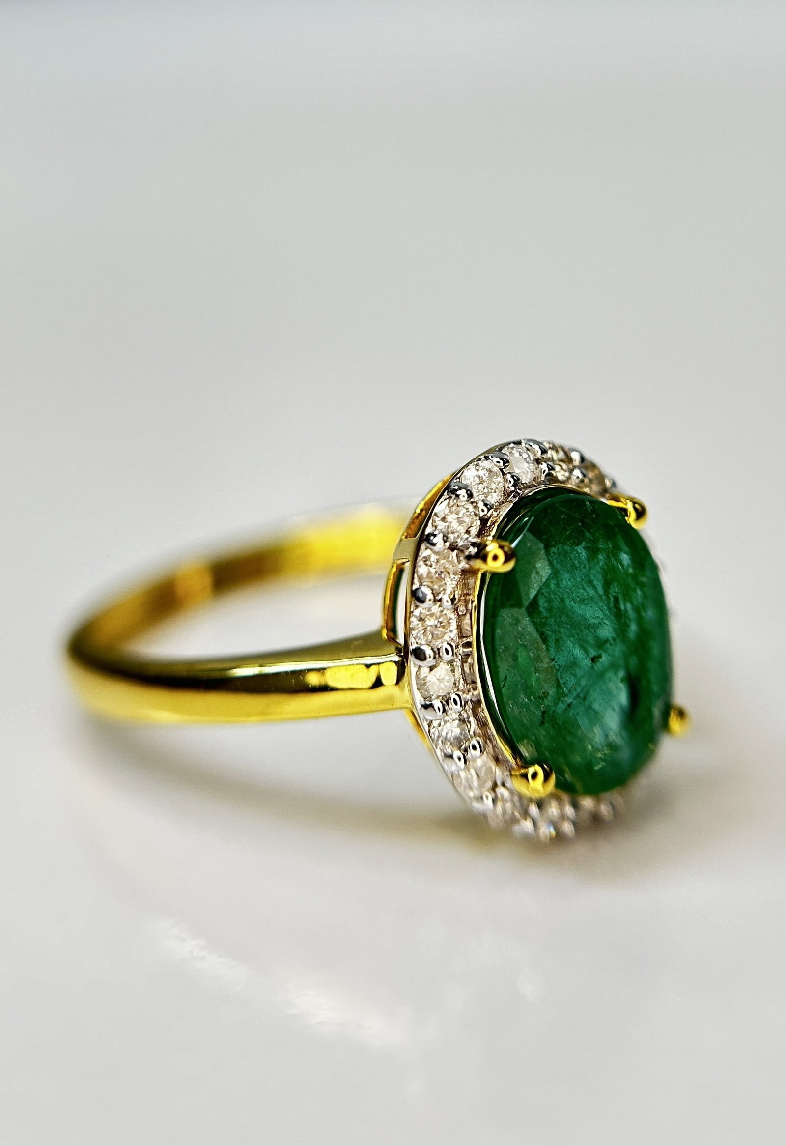 Beautiful Natural Emerald 1.52 CT With Natural Diamonds & 18k Gold - 6