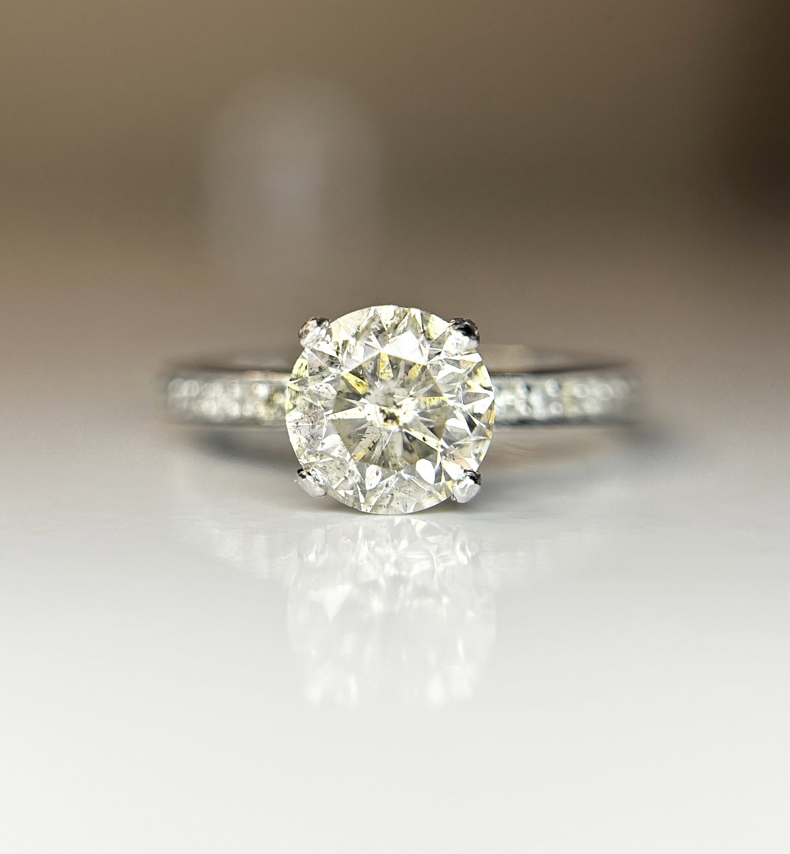 Beautiful 1.70ct Untreated Natural Solitaire Diamond & 18k Gold: Title: Beautiful 1.70ct Untreated Natural Solitaire Diamond & 18k Gold Description: Beautiful 1.70ct Untreated Natural Solitaire Diamond & 18k Gold Description: Total Carat Weight - 1.70