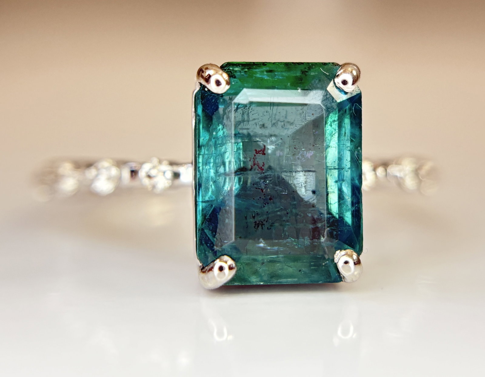 Beautiful 3.00 CT Natural Emerald Ring With Natural Diamonds & Platinum 950: Title: Beautiful 3.00 CT Natural Emerald Ring With Natural Diamonds & Platinum 950 Description: Beautiful 3.00 CT Natural Emerald Ring With Natural Diamonds & Platinum 950 Description: Total