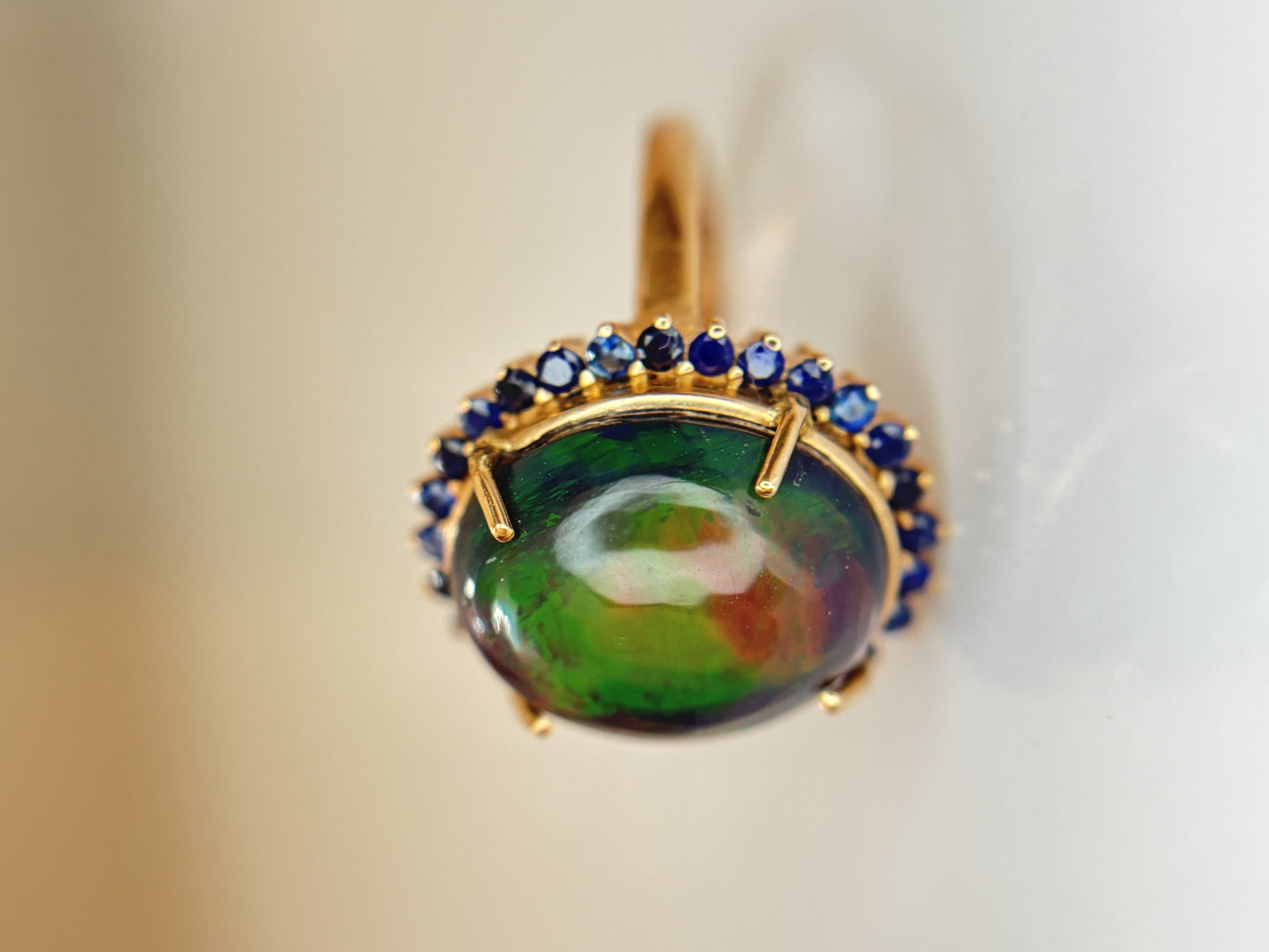 Beautiful Natural 3.40Ct Black Opal Ring With Natural Blue Sapphire and 18k Gold - 2
