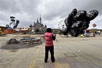 David Shrigley OBE (b 1968) ‘I Am An Imbecile’ Balloon, & Official Banksy Dismaland Prog - 5