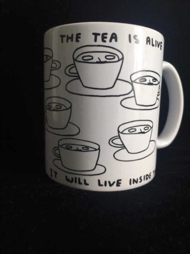 David Shrigley OBE (b 1968) ‘The Tea Is Alive’ Tea / Coffee Mug, Editioned, 2021 - 9