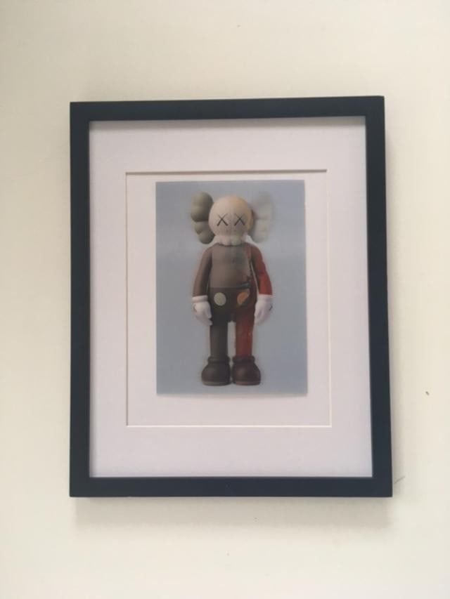 Kaws (b.1974) Import, 3D Lenticular Image Flayed Companion In Brown, Exhibition At NGV, Framed, 2... - 17