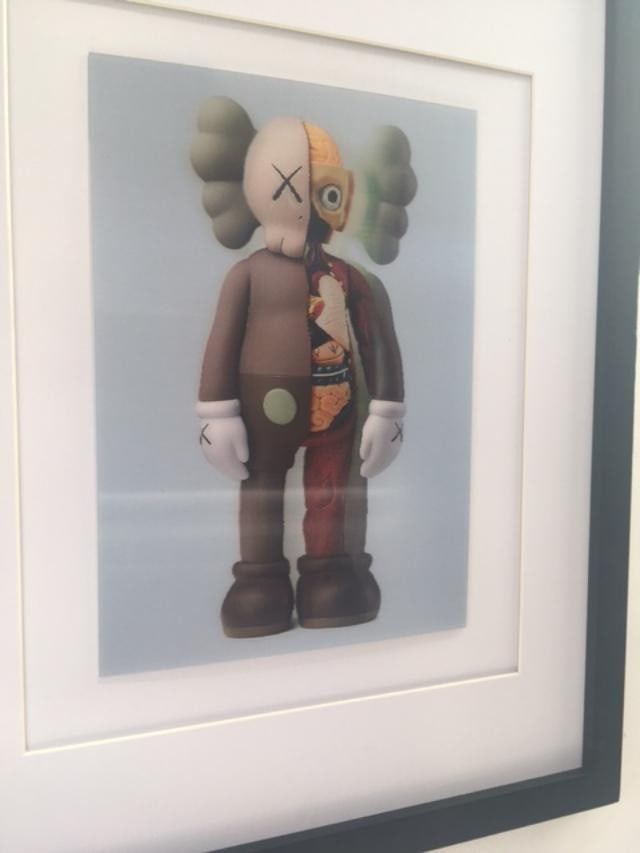 Kaws (b.1974) Import, 3D Lenticular Image Flayed Companion In Brown, Exhibition At NGV, Framed, 2... - 2