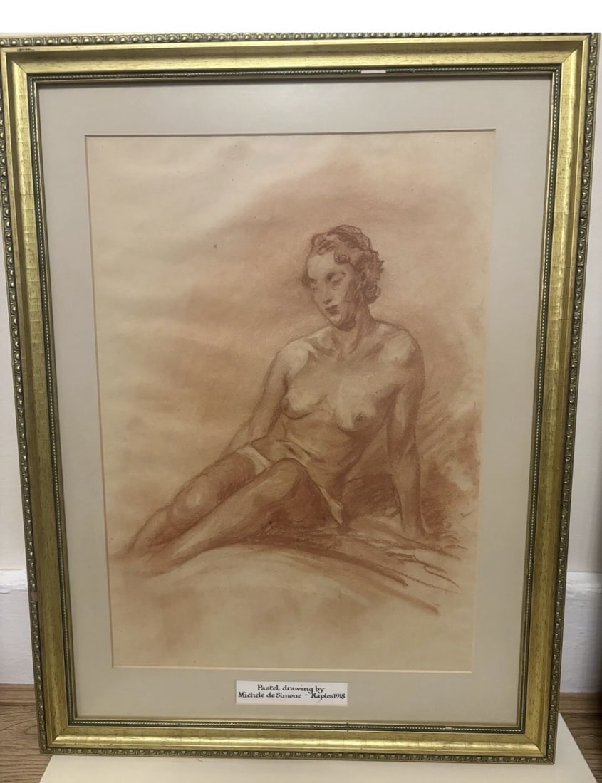 Michele De Simone “Seated Nude” Pencil and Pastel: Title: Michele De Simone “Seated Nude” Pencil and Pastel Description: Pencil and Pastel Works on Paper Signed and dated 1918 Gold vintage frame and glazed 48 x 62 cm Delivery