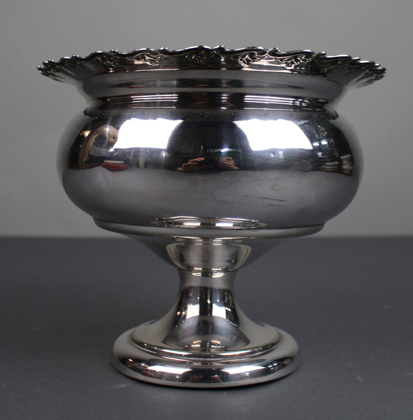 Vintage Silver Plated Footed Centrepiece Bowl: Title: Vintage Silver Plated Footed Centrepiece Bowl Description: Vintage Silver Plated Footed Centrepiece Bowl. EPNS to underside. Measures 20.5 x 20.5 x 17 (height) cm Condition: Used Delivery