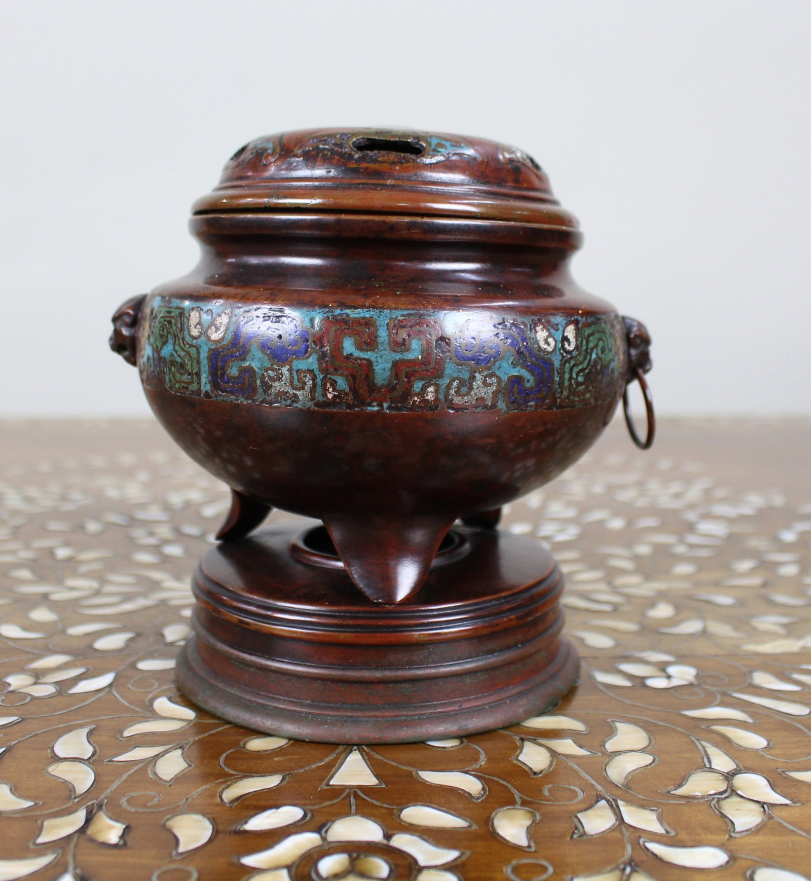 Antique Chinese Cloisonné Bronze Tripod Censer, c.1890: Title: Antique Chinese Cloisonné Bronze Tripod Censer, c.1890 Description: Antique Chinese Cloisonné Bronze Tripod Censer, c.1890 A fine Chinese cloisonné bronze censer from