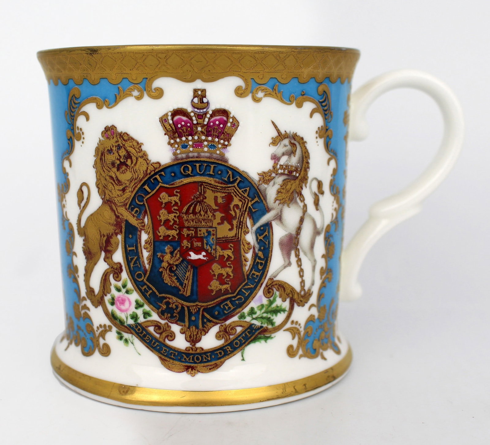 Set of 6 Royal Collection Tankards: Title: Set of 6 Royal Collection Tankards Description: Set of 6 Royal Collection Tankards Measures 10.5 x 8 x 8 (height) cm Very good condition; no chips, cracks or repairs Condition: Used Delivery