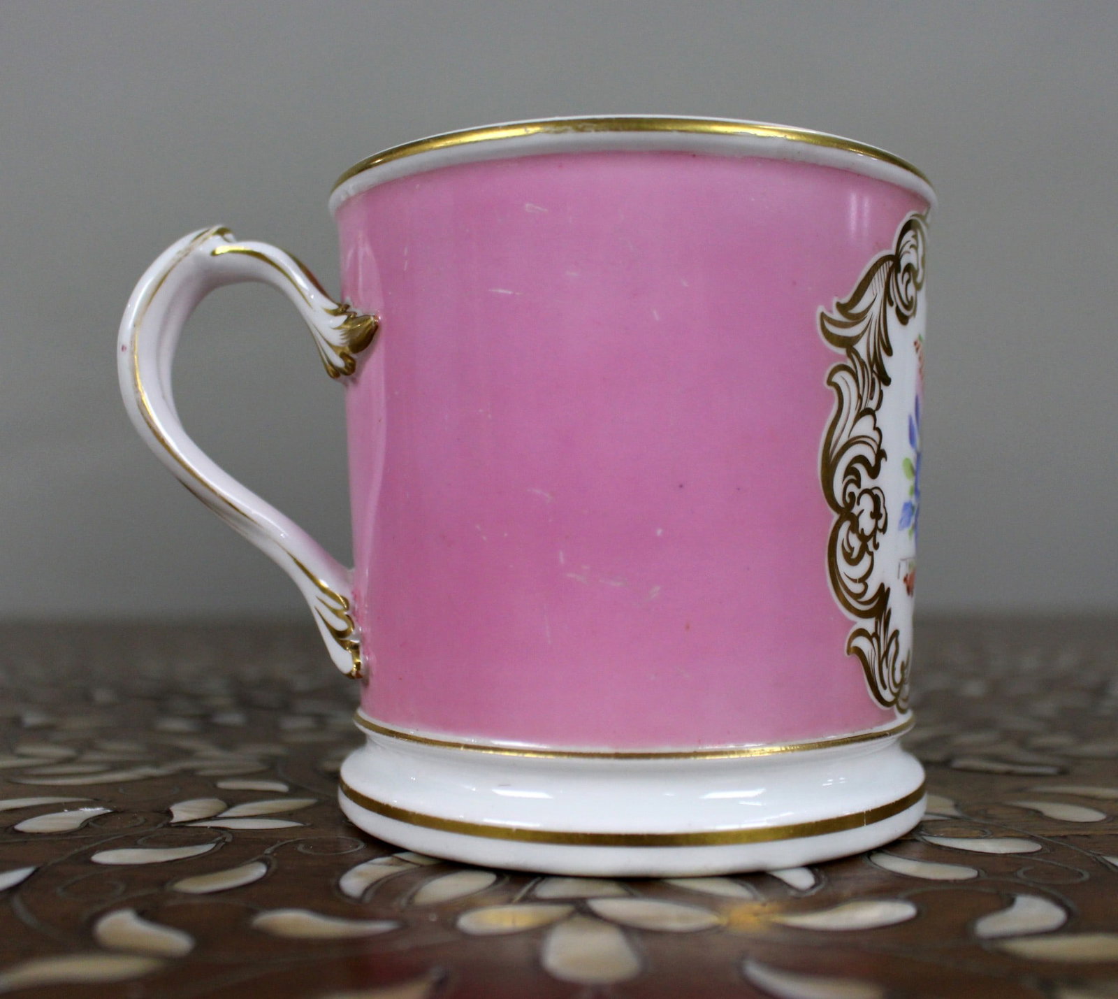 Mid-19th Century Grainger Worcester Porcelain Tankard – Rose Pompadour Ground - 3
